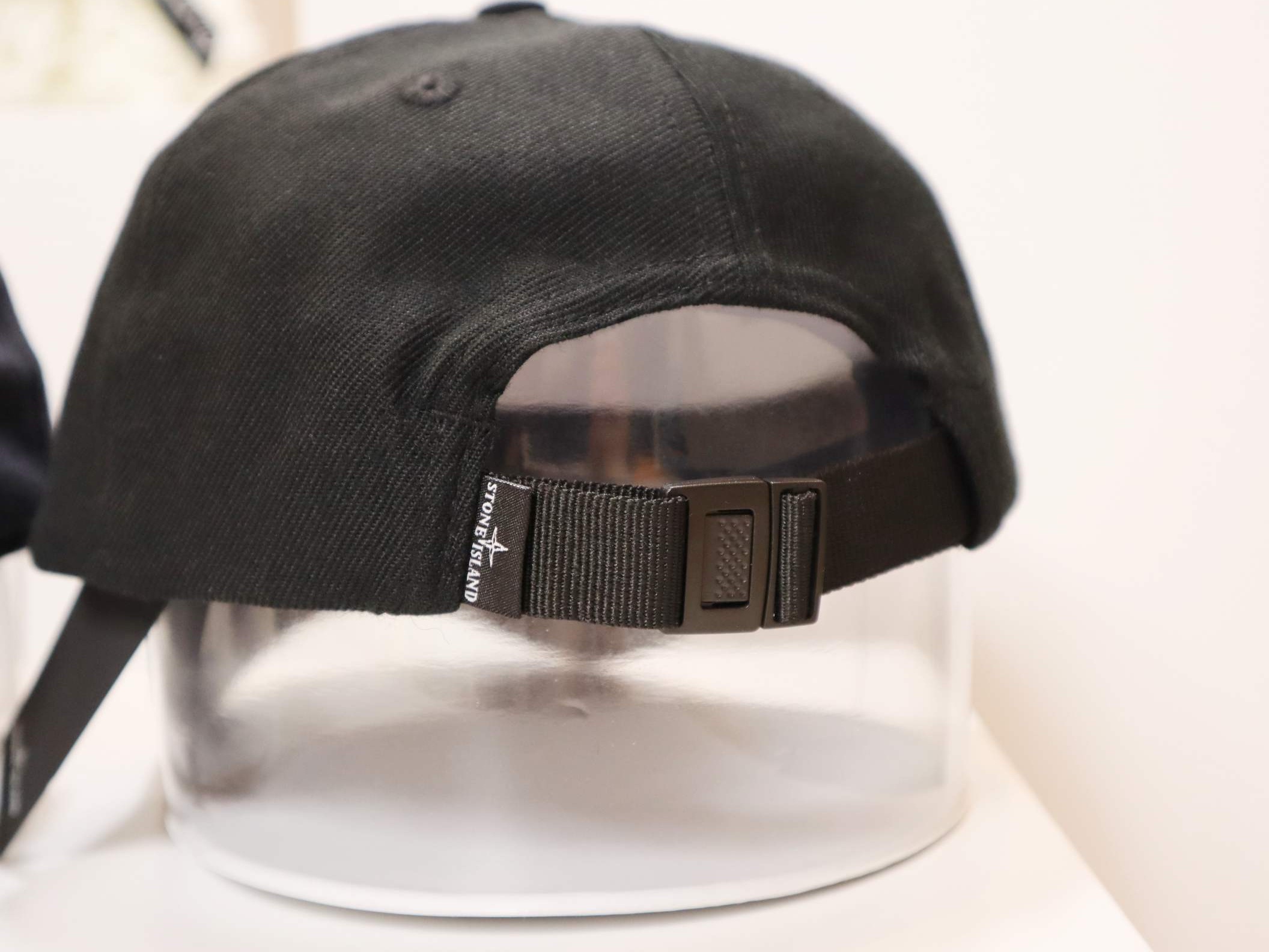 Stone Island 99675 6-Panel Cap Black 착용 스타일 - 4