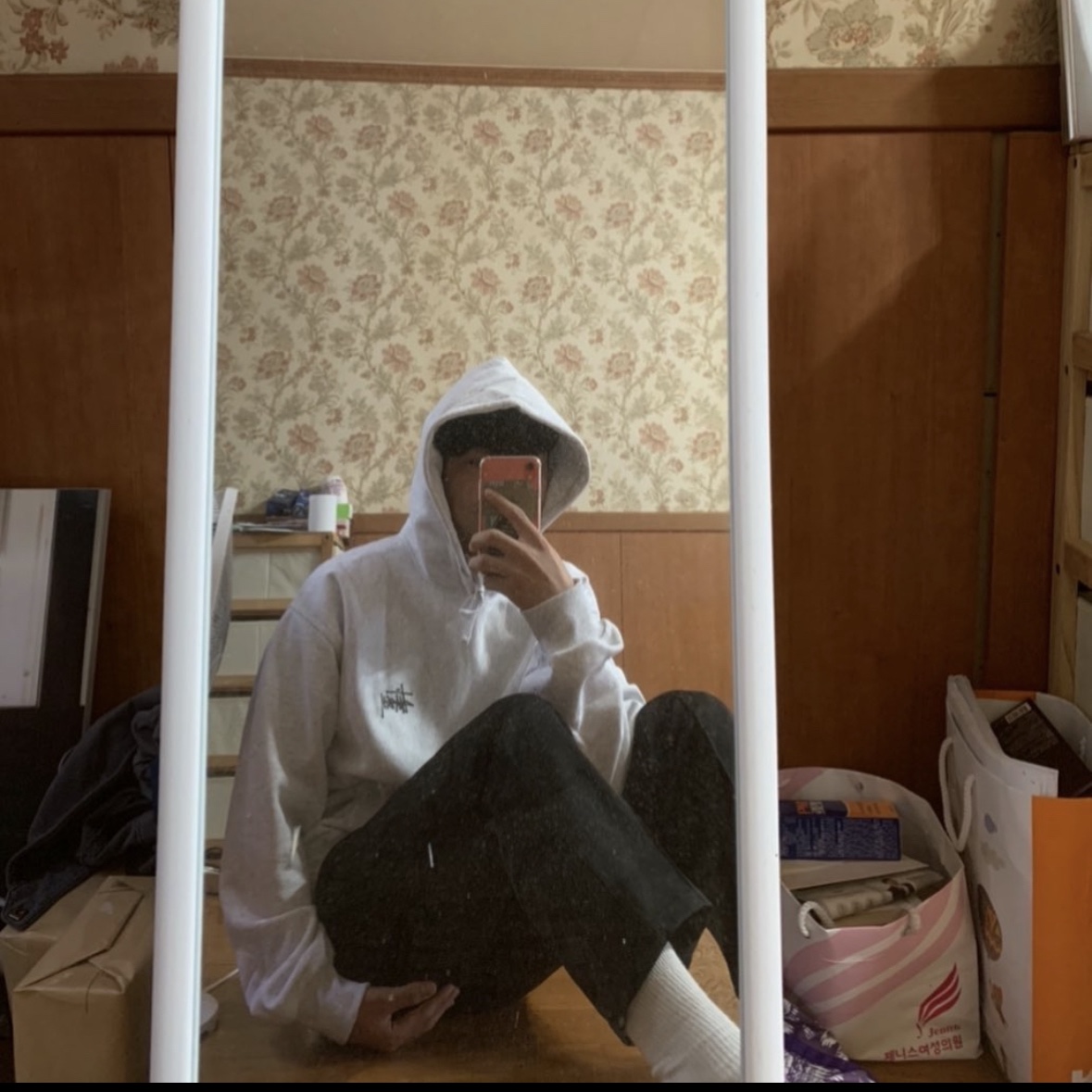 Stussy Basic Stussy Hoodie Ash Heather 2022, IAB Studio Track Pants Black 착용 스타일