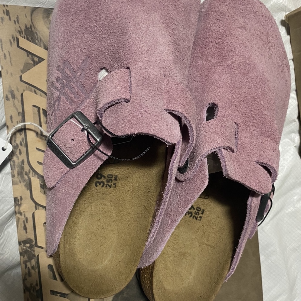 Birkenstock x Stussy Boston Clog Pink 착용 스타일 - 3