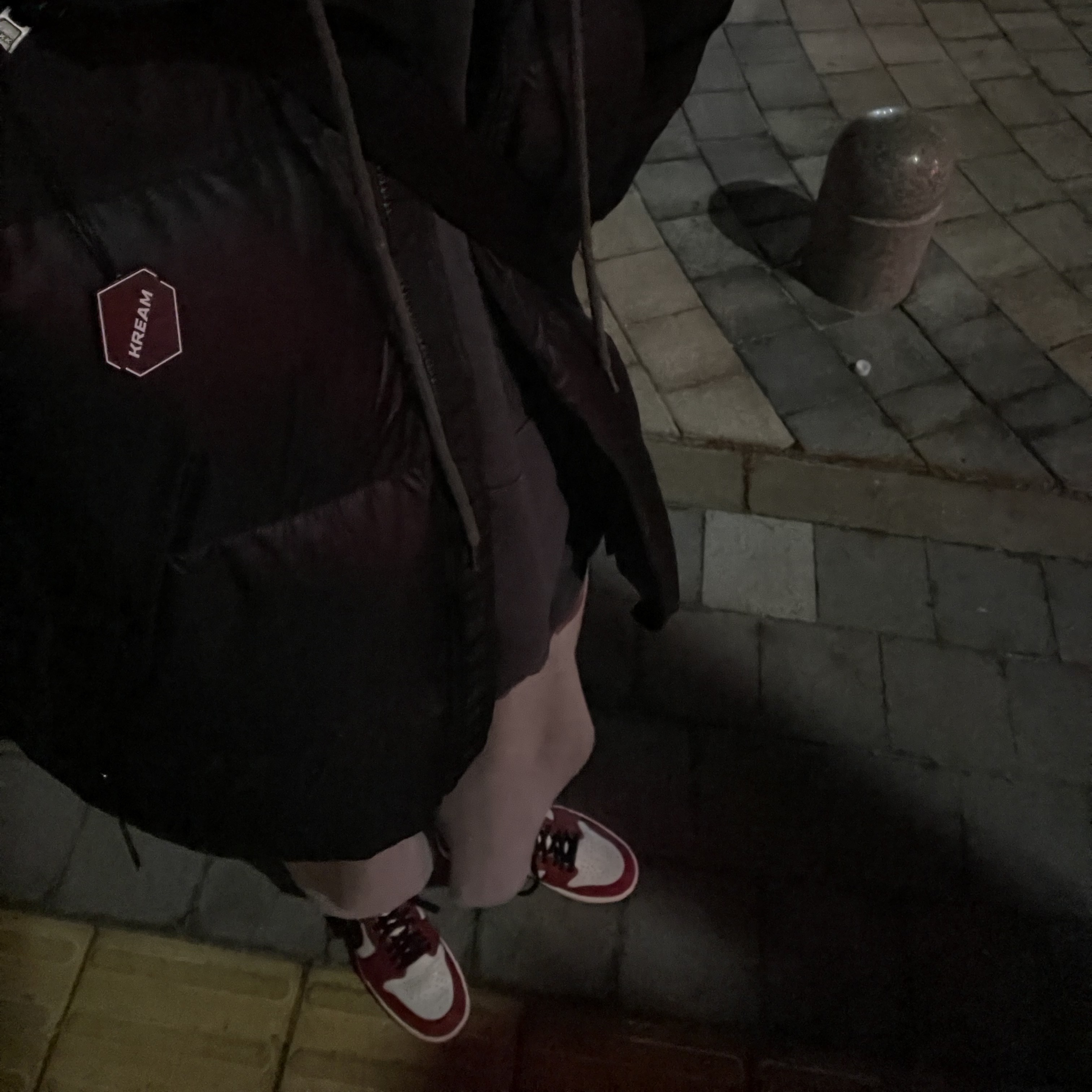 The North Face 1996 Eco Nuptse Jacket Black, Nike NSW Faux Fur Tote Bag Black 착용 스타일 - 2