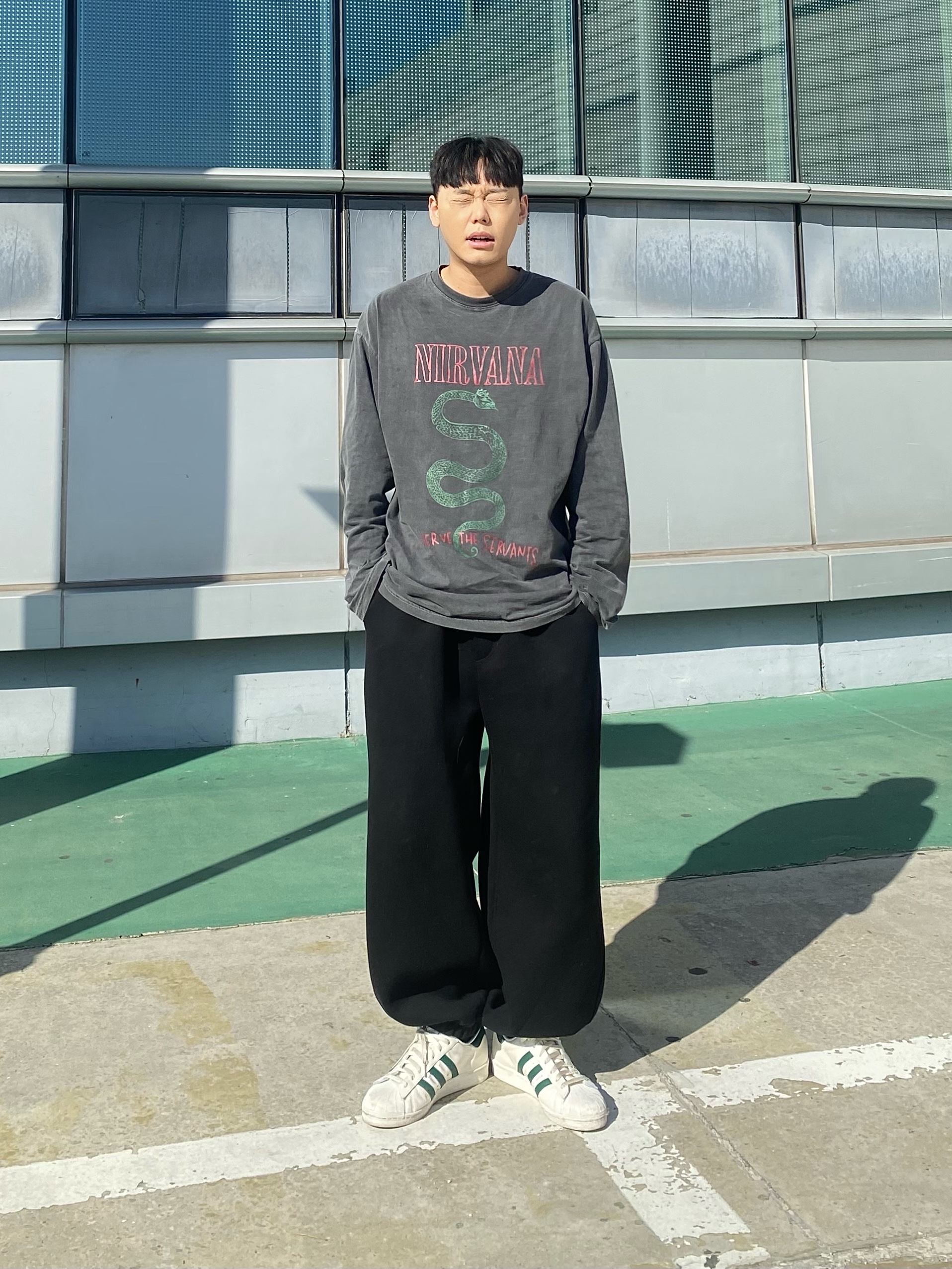 Adidas Superstar 82 Off White Dark Green 착용 스타일 - 3