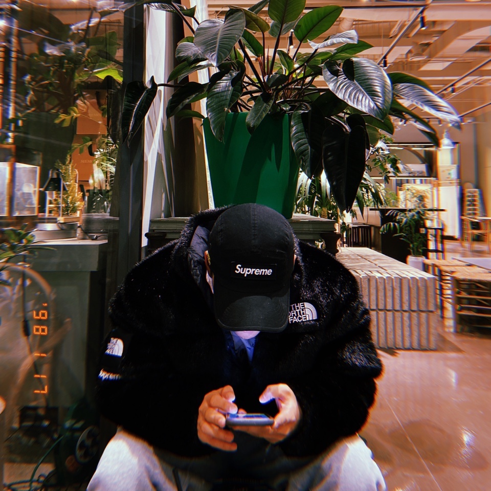 Supreme Military Camp Cap Black - 22SS, Supreme x The North Face Faux Fur Nuptse Jacket Black - 20FW 착용 스타일 - 2