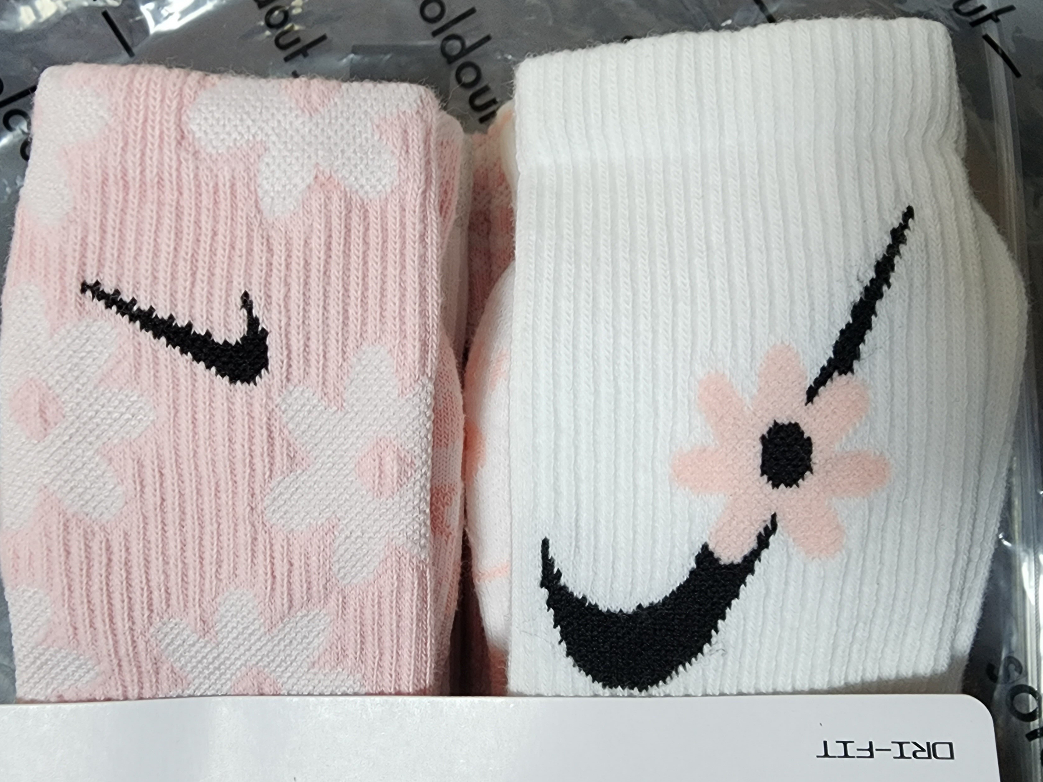 (Kids) Nike Everyday Plus Socks Pink White (6 Pack/Korean Ver.) 착용 스타일 - 2