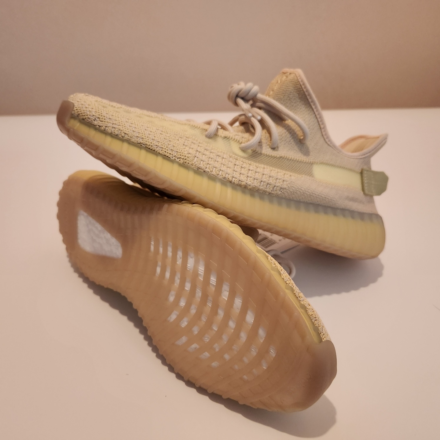 Adidas Yeezy Boost 350 V2 Flax 2022 착용 스타일 - 3