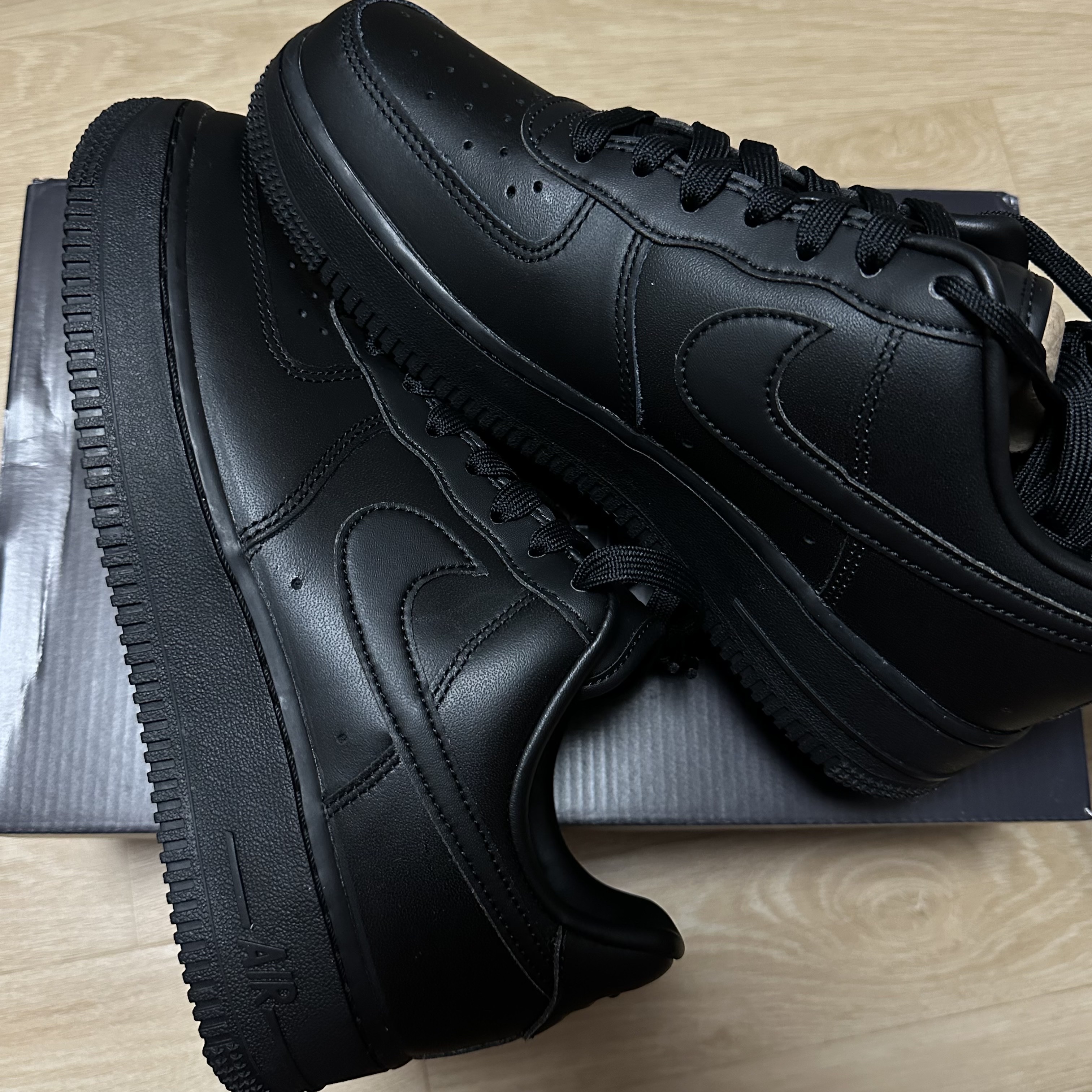 Nike Air Force 1 '07 Fresh Black 착용 스타일