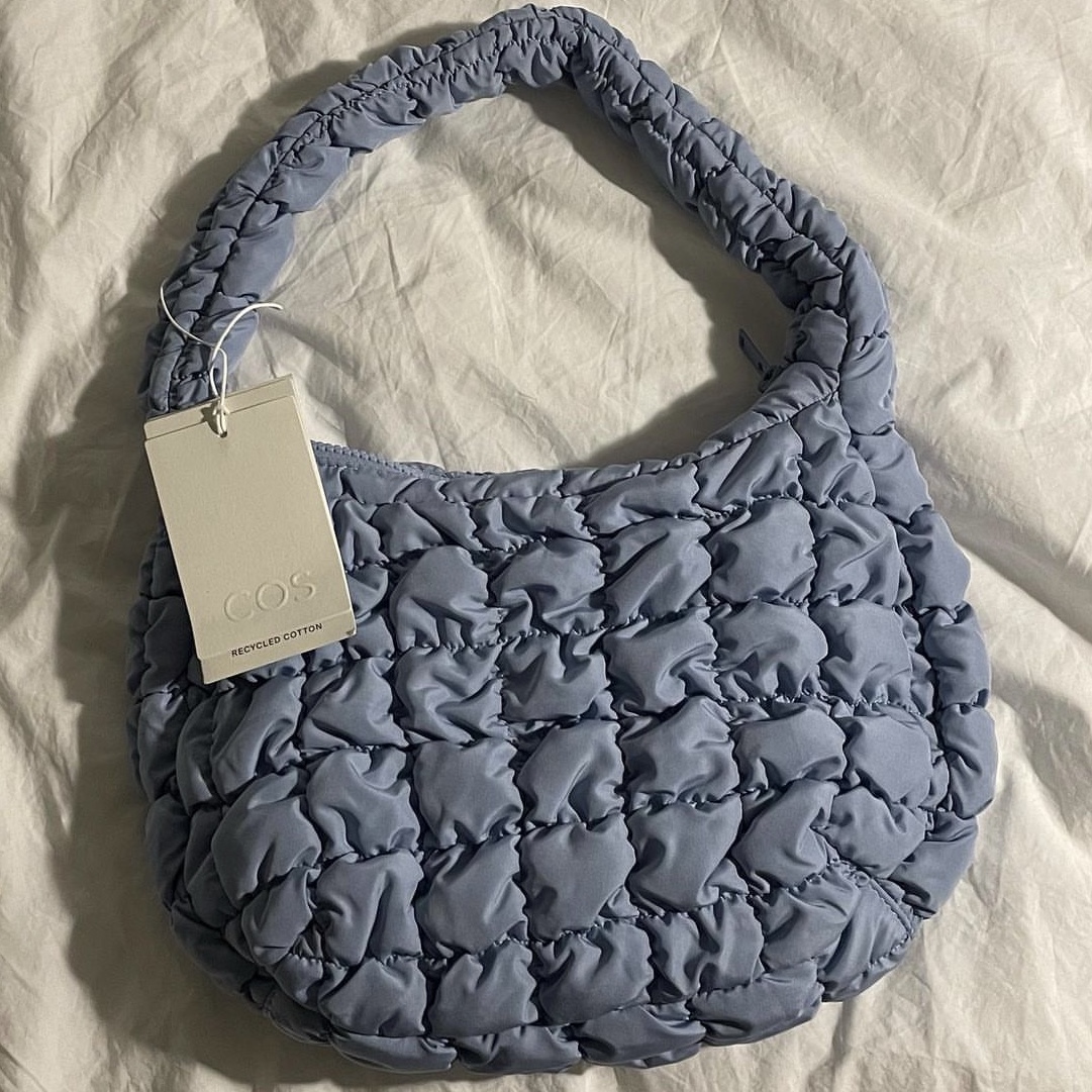 COS Quilted Mini Bag Light Blue 착용 스타일