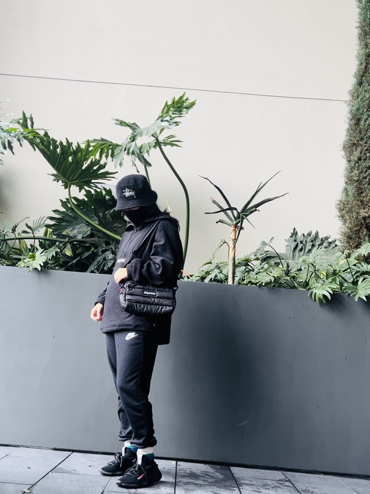 Supreme Puffer Side Bag Black - 22FW, Supreme Polartec Facemask Half Zip Pullover Black - 22FW 착용 스타일 - 2