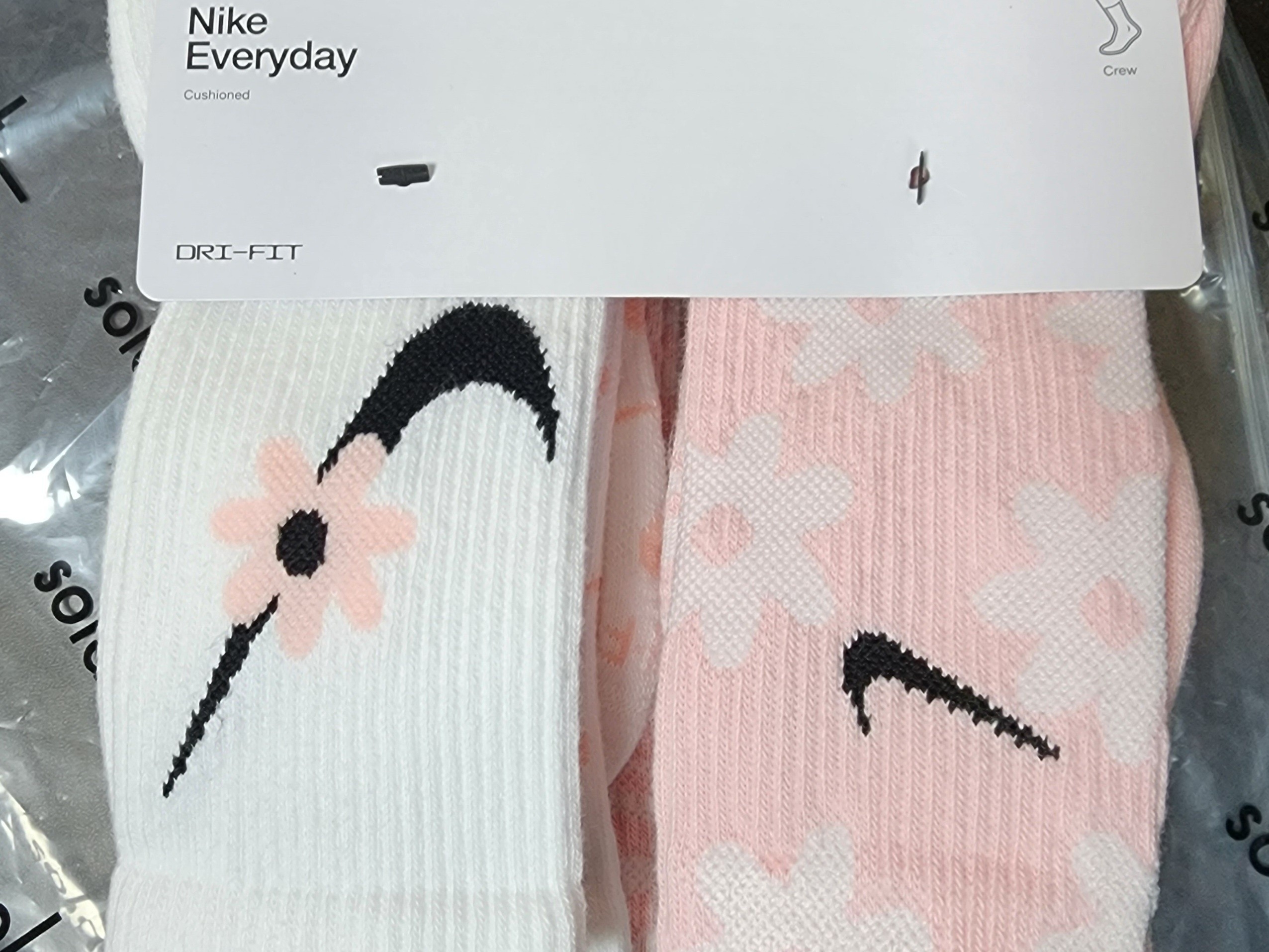 (Kids) Nike Everyday Plus Socks Pink White (6 Pack/Korean Ver.) 착용 스타일 - 1