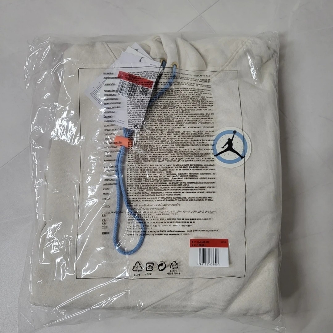 Jordan x DJ Khaled Hoodie Phantom - Asia, Nike x Drake Nocta Socks White (3 Pack) 착용 스타일 - 1