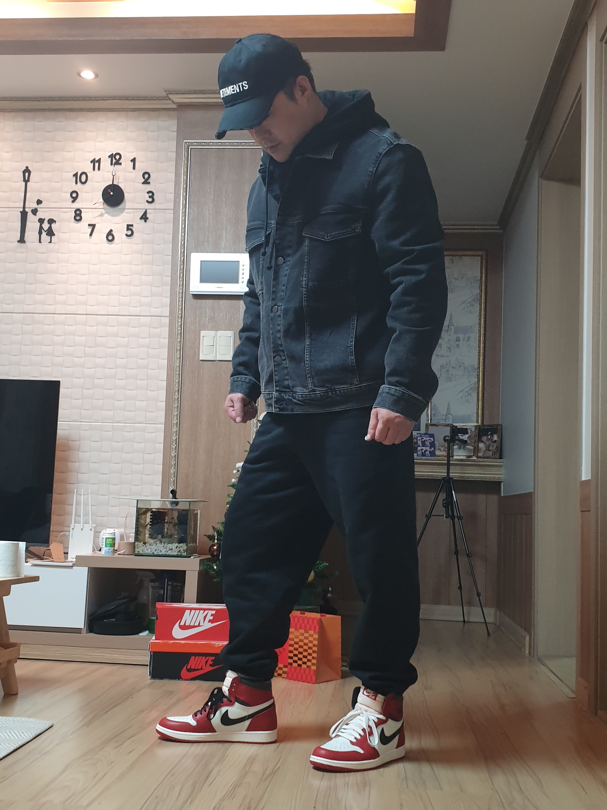 Jordan 1 Retro High OG Chicago 2022, Nike x Stussy NRG RA Washed Fleece Pants Black (DN4030-010) 착용 스타일