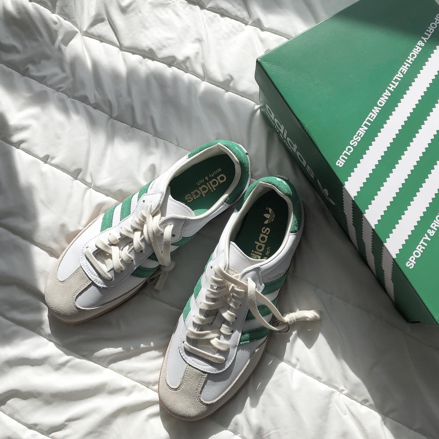 Adidas x Sporty & Rich Samba OG Cloud White Green 착용 스타일 - 5