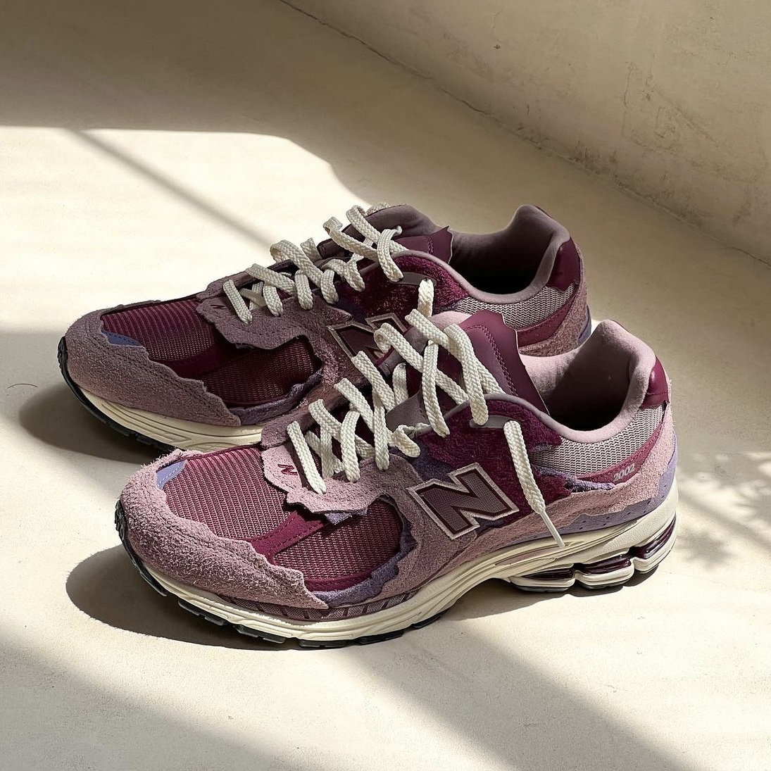 New Balance 2002R Protection Pack Pink 착용 스타일