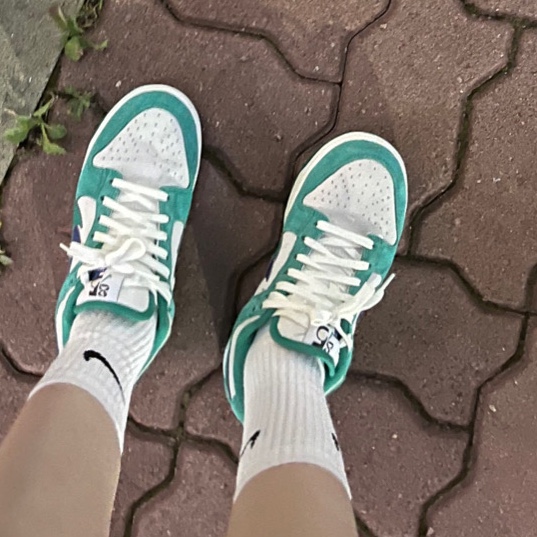 (W) Nike Dunk Low SE 85 Neptune Green and Sail 착용 스타일