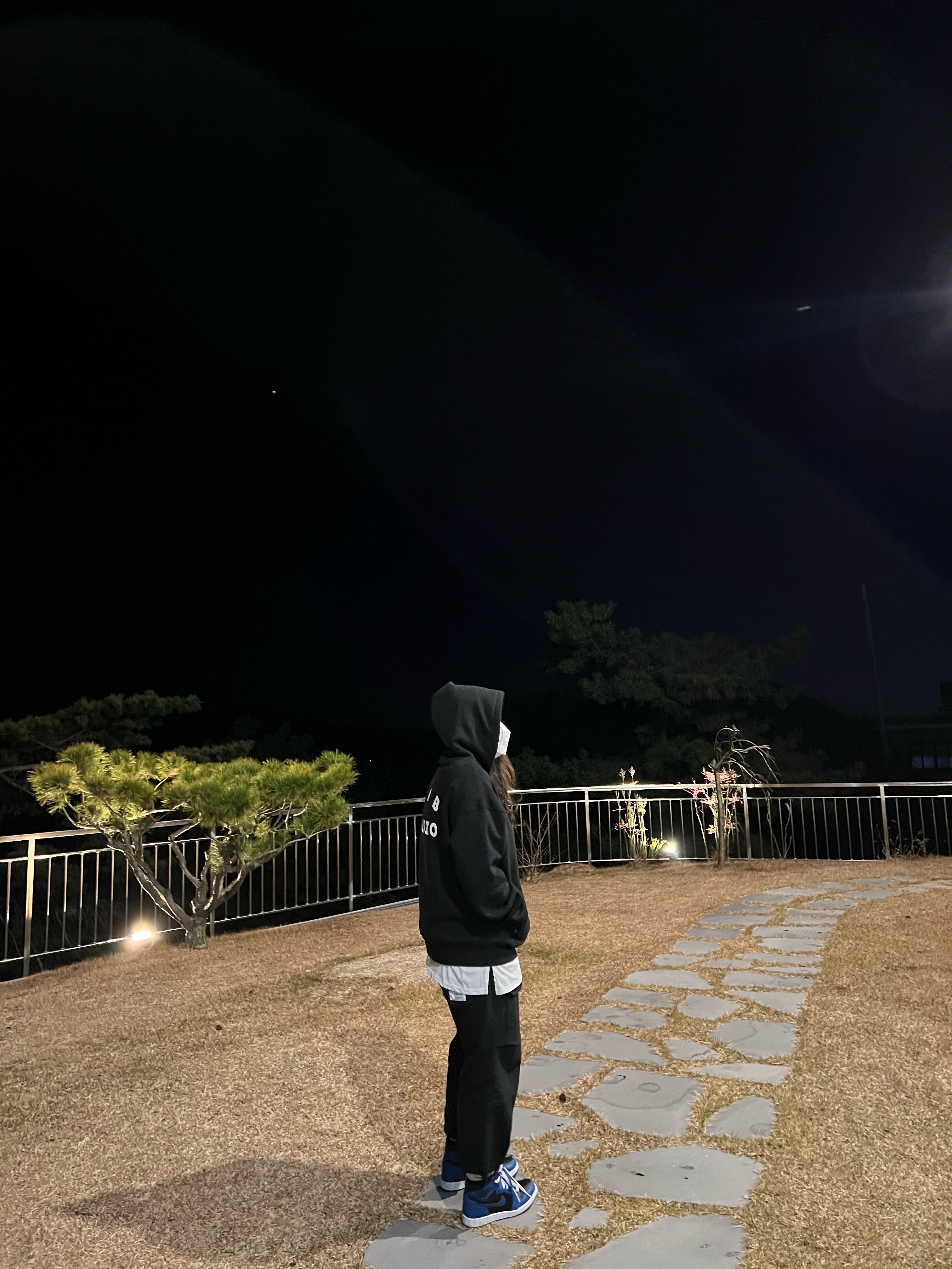 IAB Studio Hoodie Black White, Jordan 1 Retro High OG Dark Marina Blue 착용 스타일 - 2