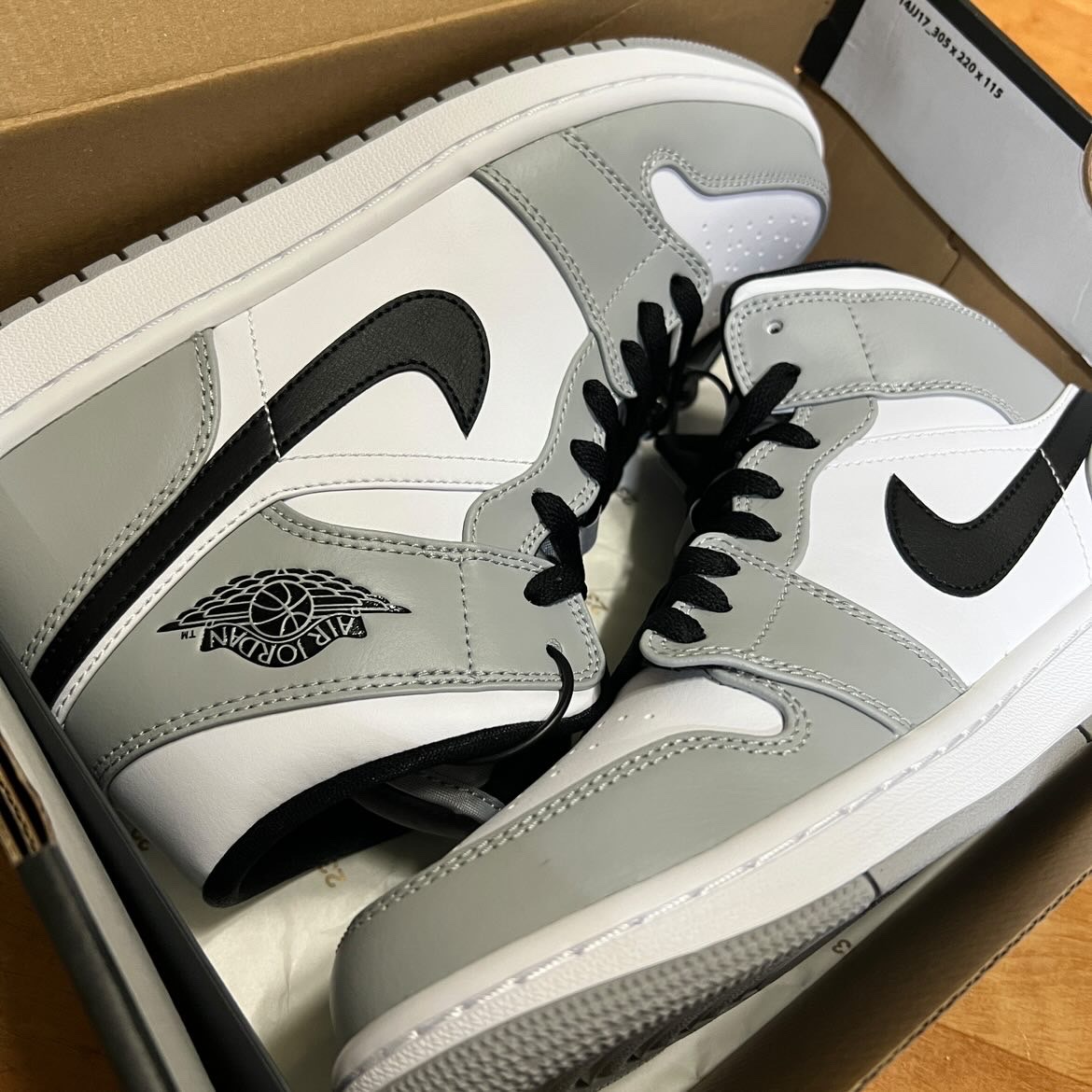 Jordan 1 Mid Light Smoke Grey 착용 스타일 - 1