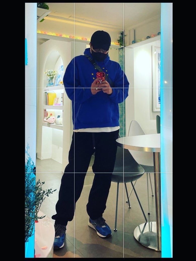 Souvenir Official Eunify Classic Hoodie Blue 2022, New Balance 992 Made in USA Blue Grey 착용 스타일 - 1