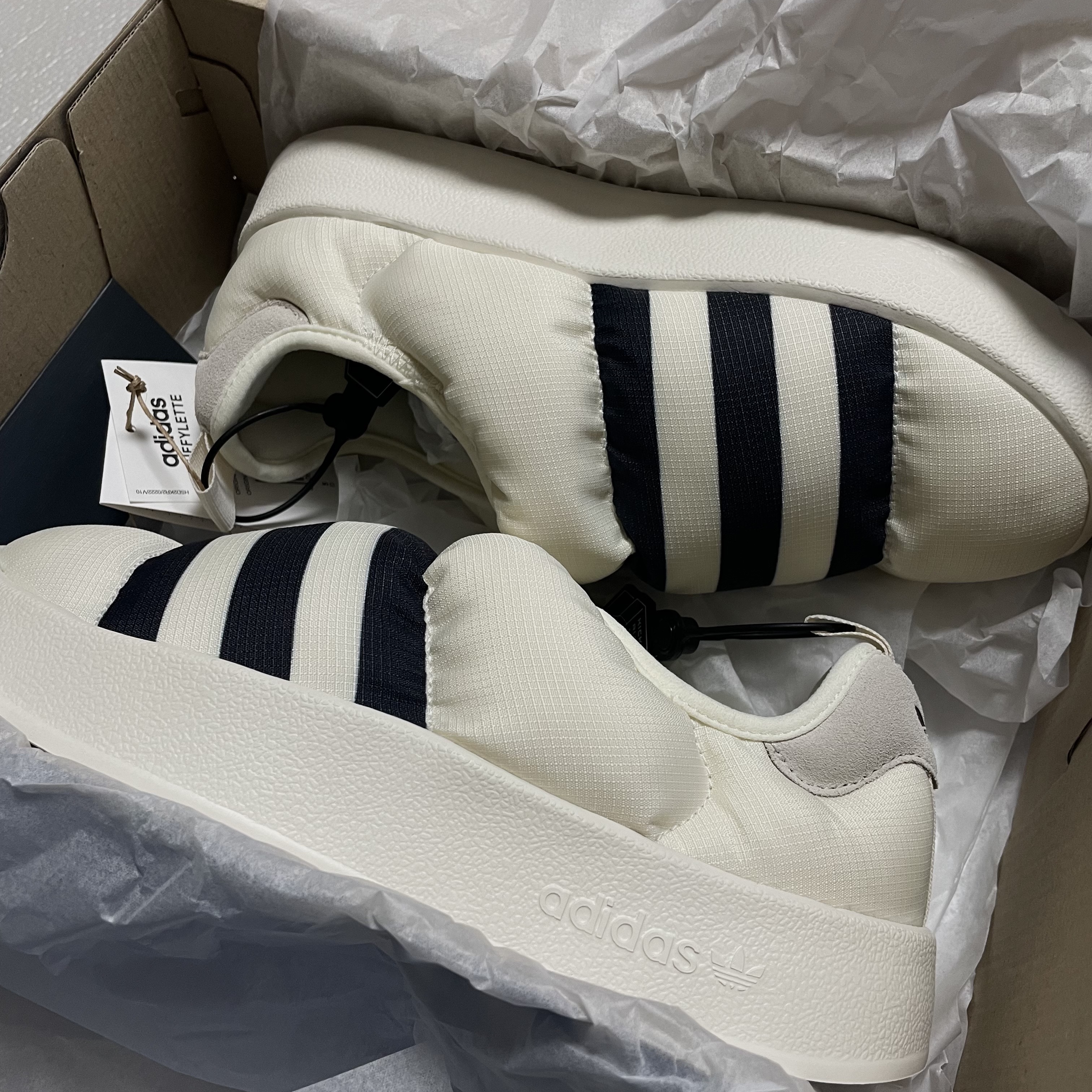 Adidas Puffylette Off White 착용 스타일 - 2