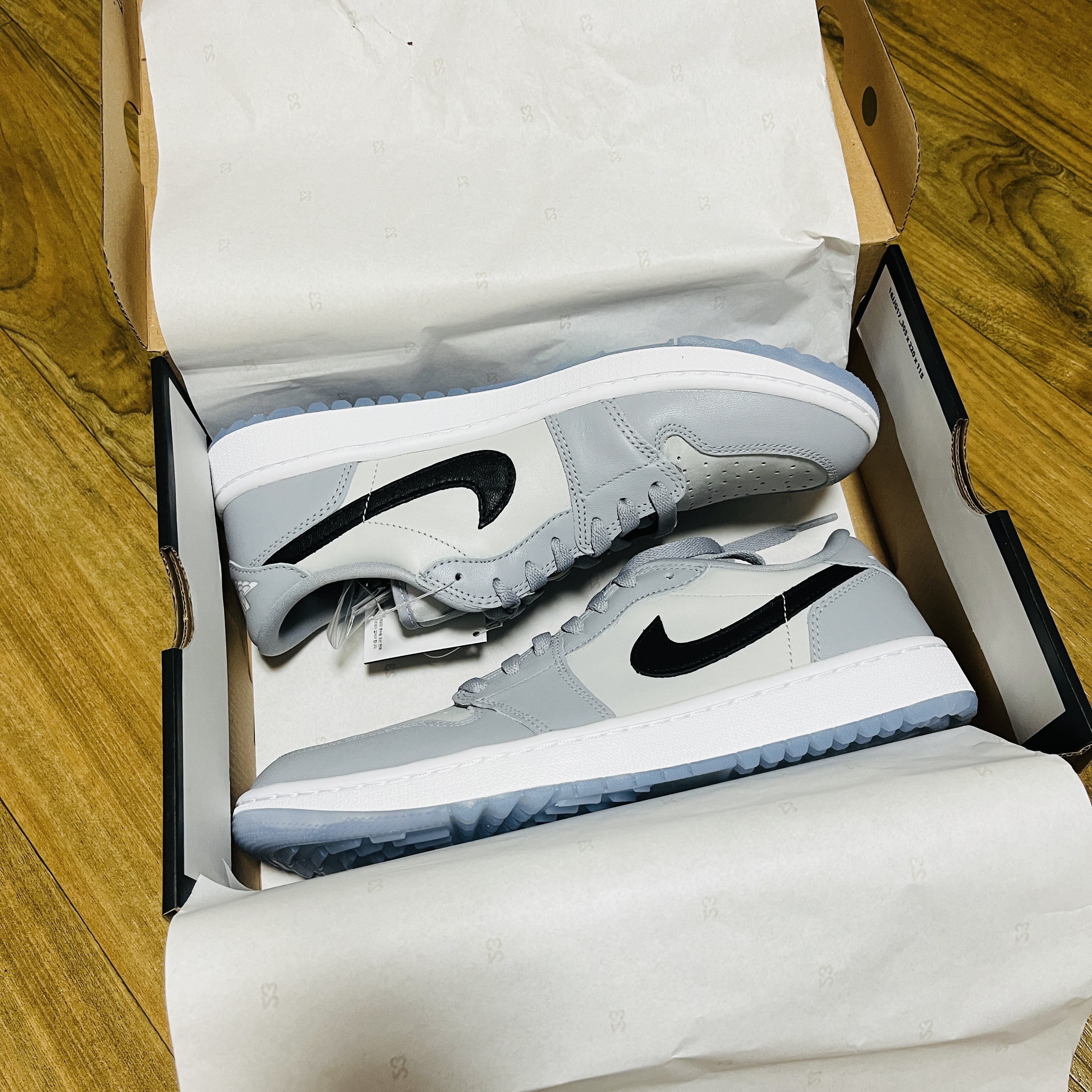 Jordan 1 Low Golf Wolf Grey 착용 스타일 - 1