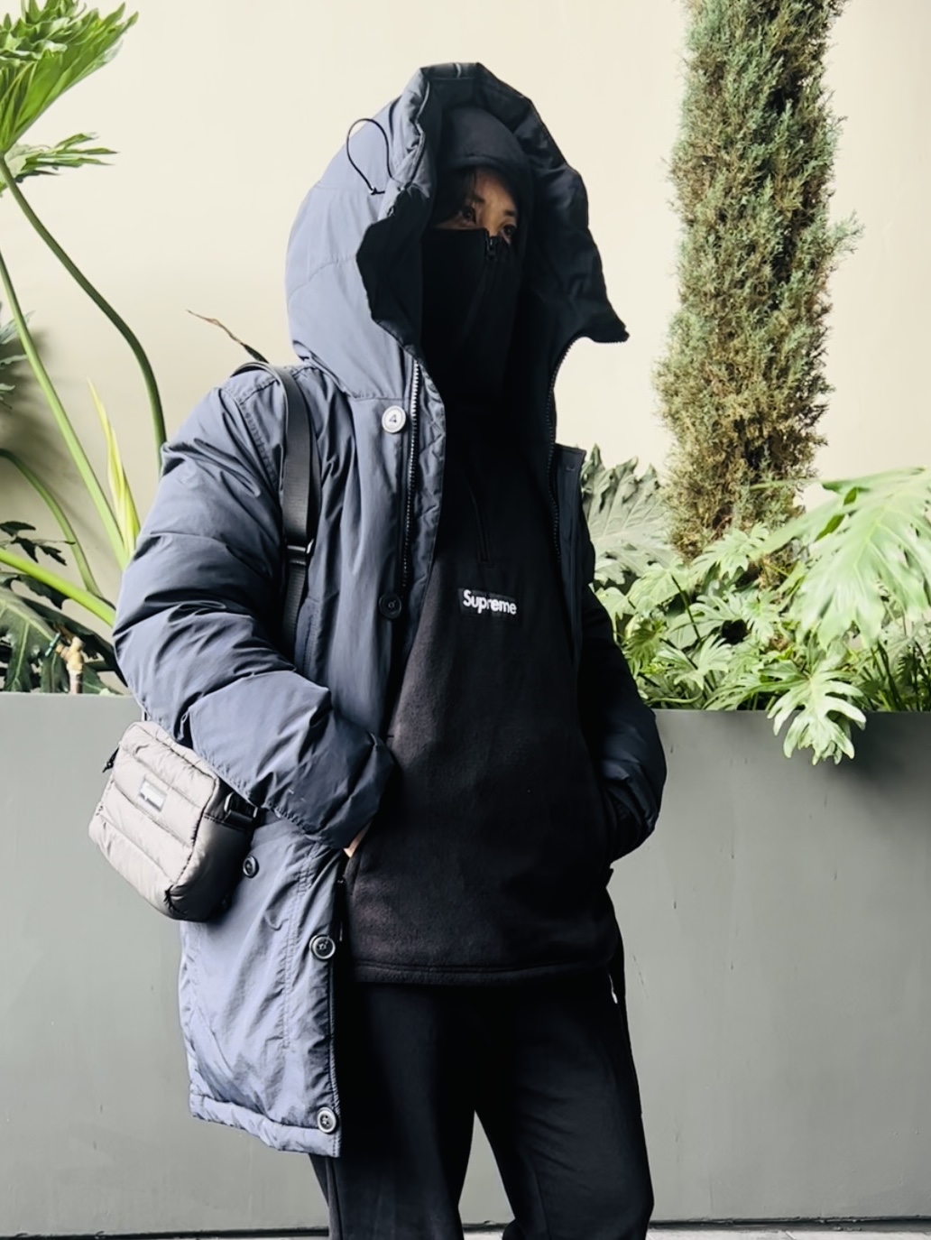Supreme Puffer Side Bag Black - 22FW, Supreme Polartec Facemask Half Zip Pullover Black - 22FW 착용 스타일 - 1