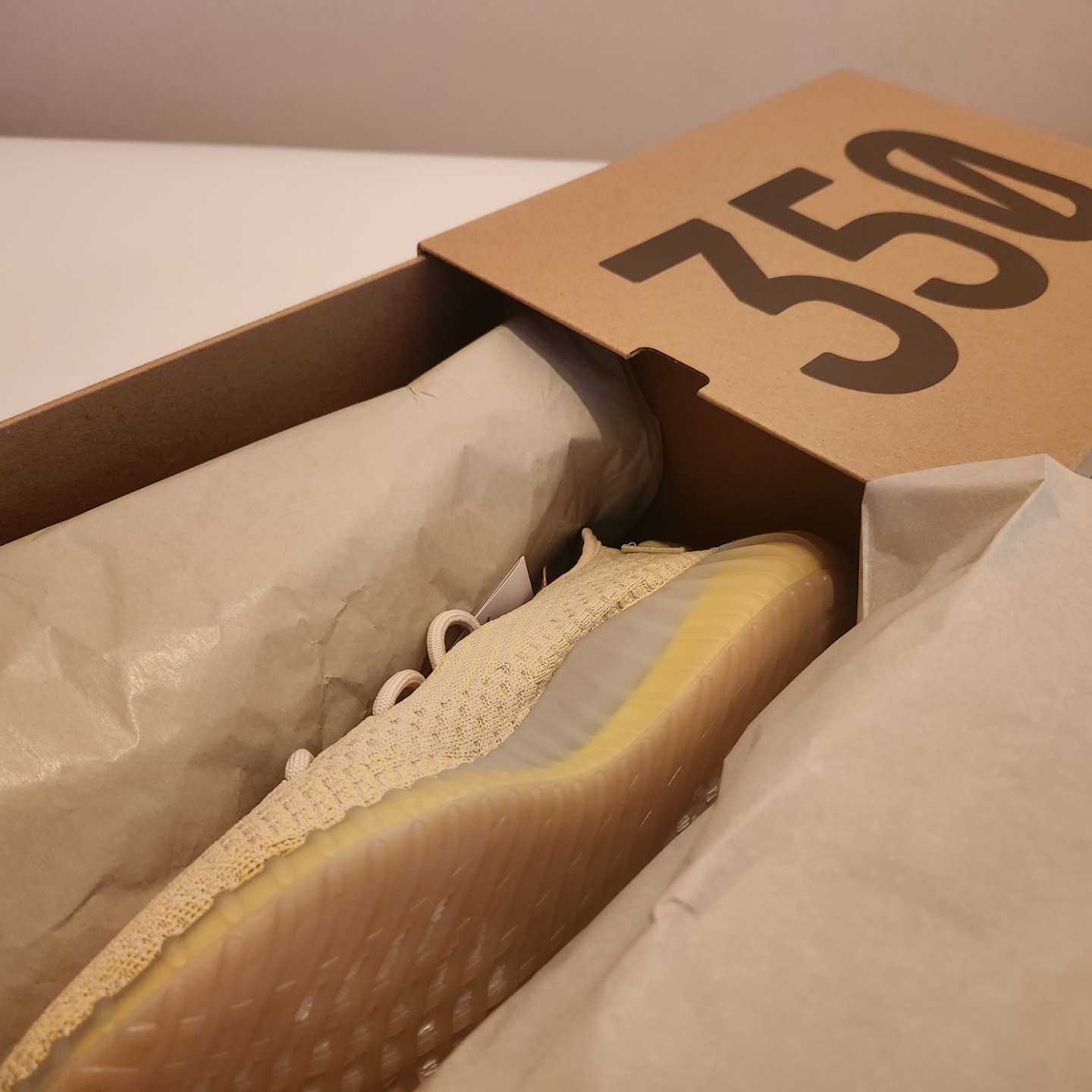 Adidas Yeezy Boost 350 V2 Flax 2022 착용 스타일 - 2