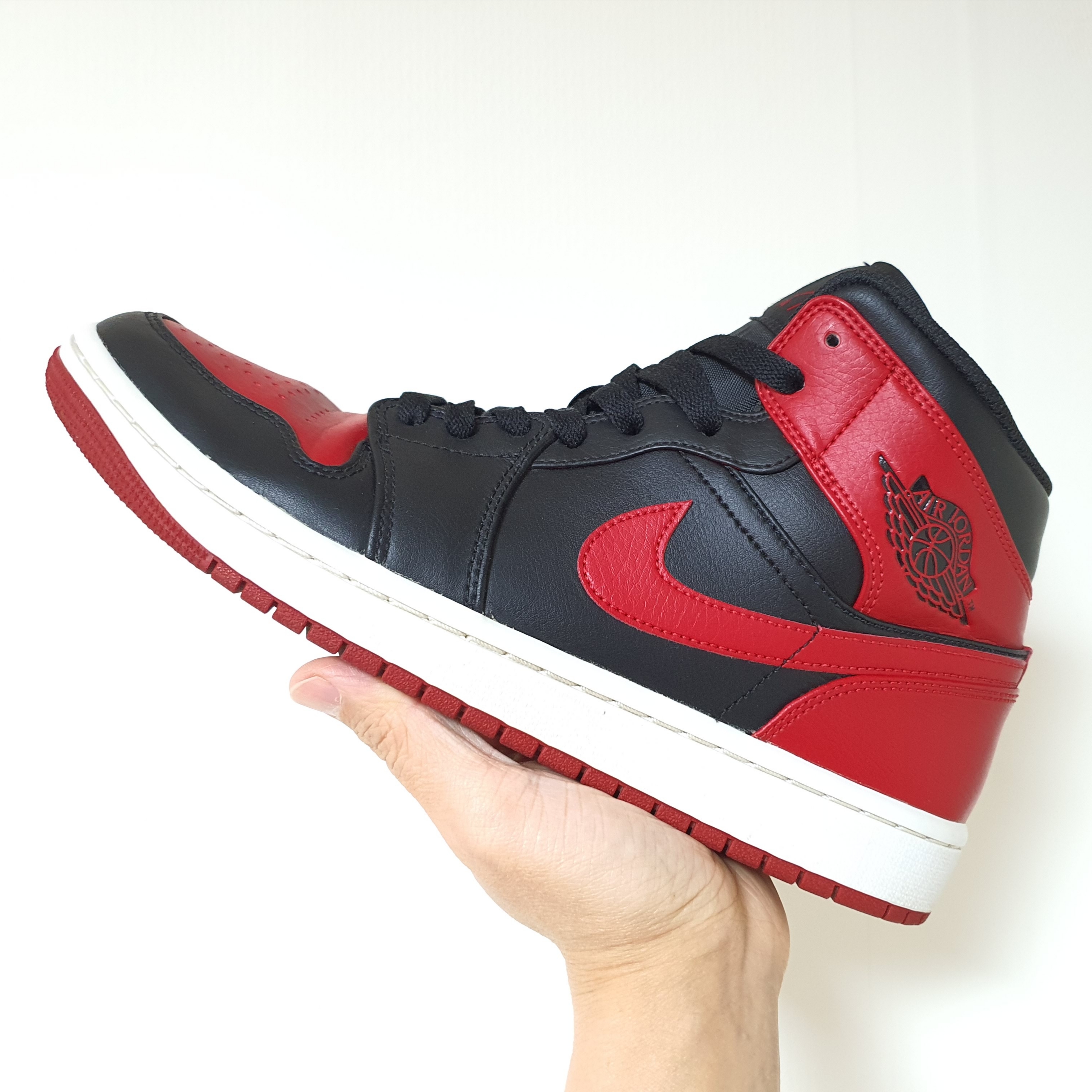 Jordan 1 Mid Bred Banned 2020 착용 스타일 - 4