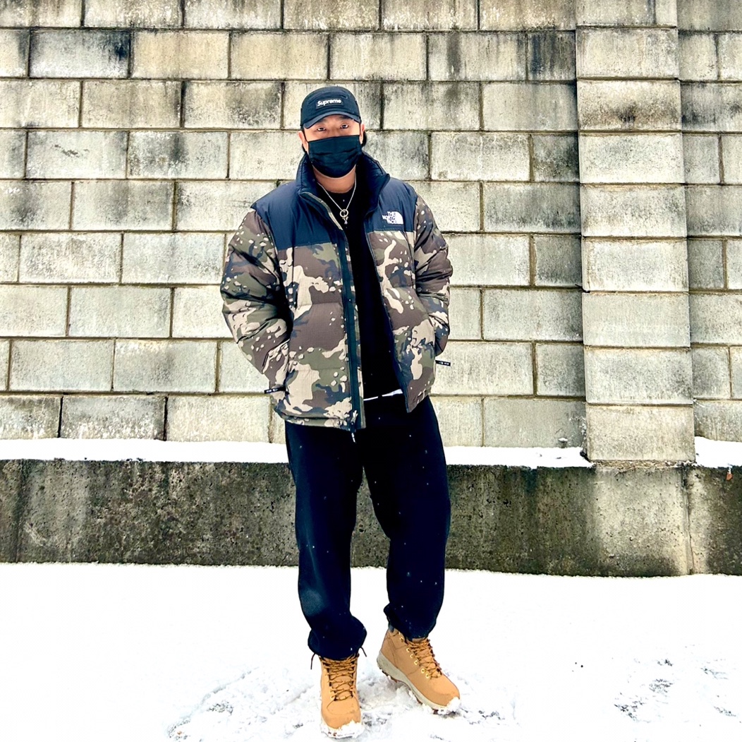 Supreme Military Camp Cap Black - 22FW, The North Face 1996 Novelty Nuptse Jacket Woodland Camo 착용 스타일 - 1