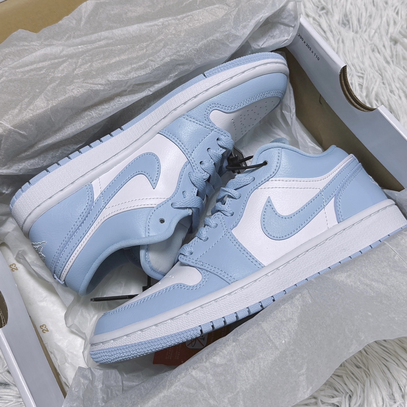 (W) Jordan 1 Low White Ice Blue 착용 스타일