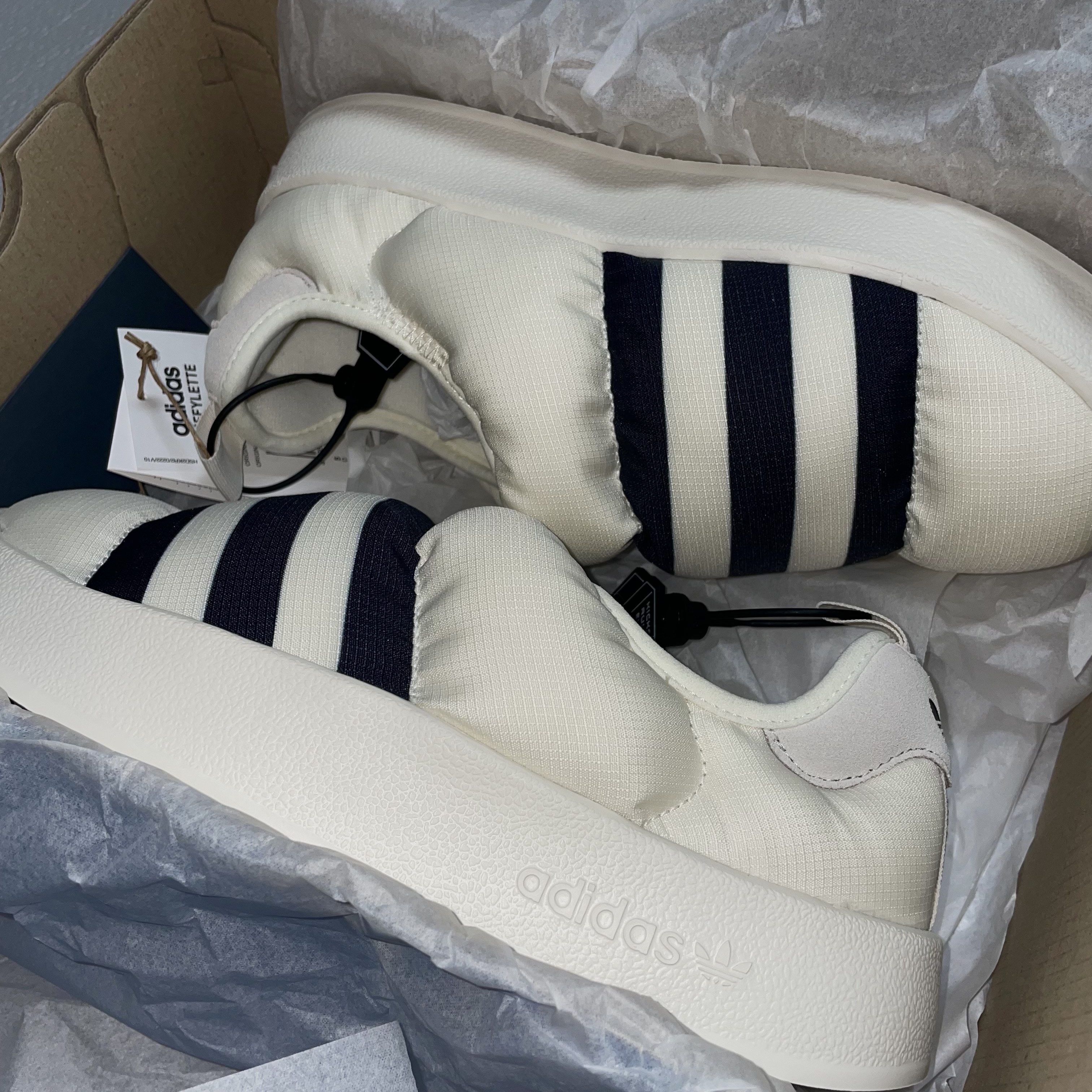 Adidas Puffylette Off White 착용 스타일 - 1