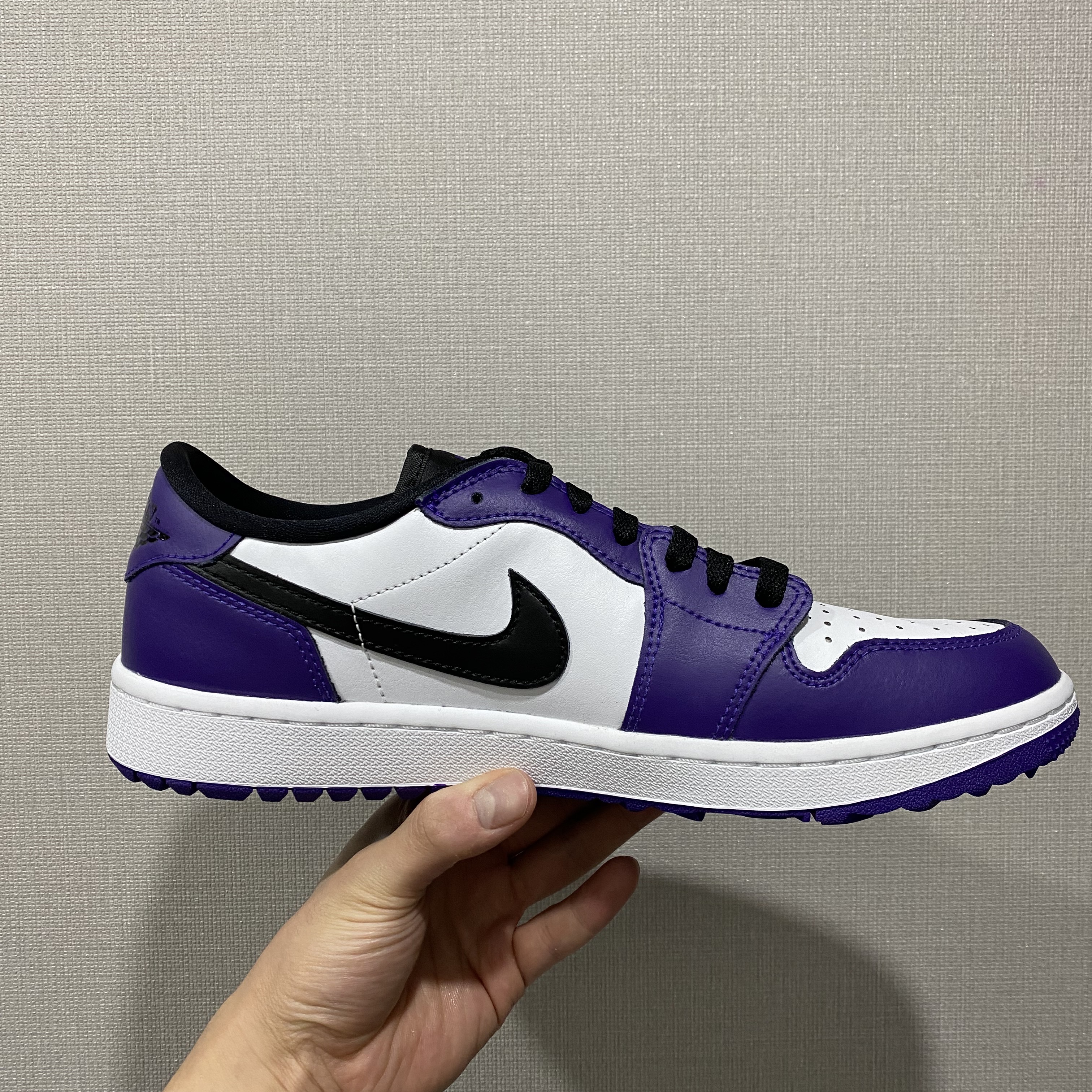 Jordan 1 Low Golf Court Purple 착용 스타일 - 2