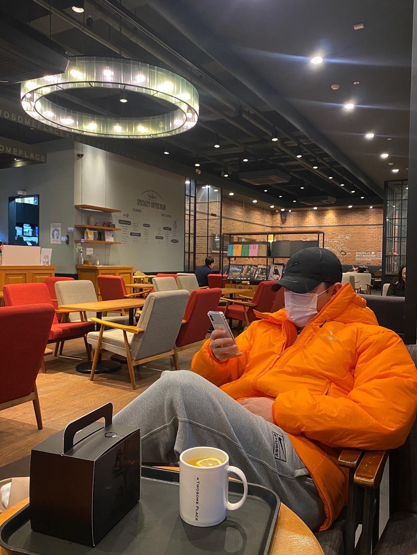 Arc'teryx Nuclei SV Parka Phenom, Adidas Yeezy Slide Pure 착용 스타일 - 1