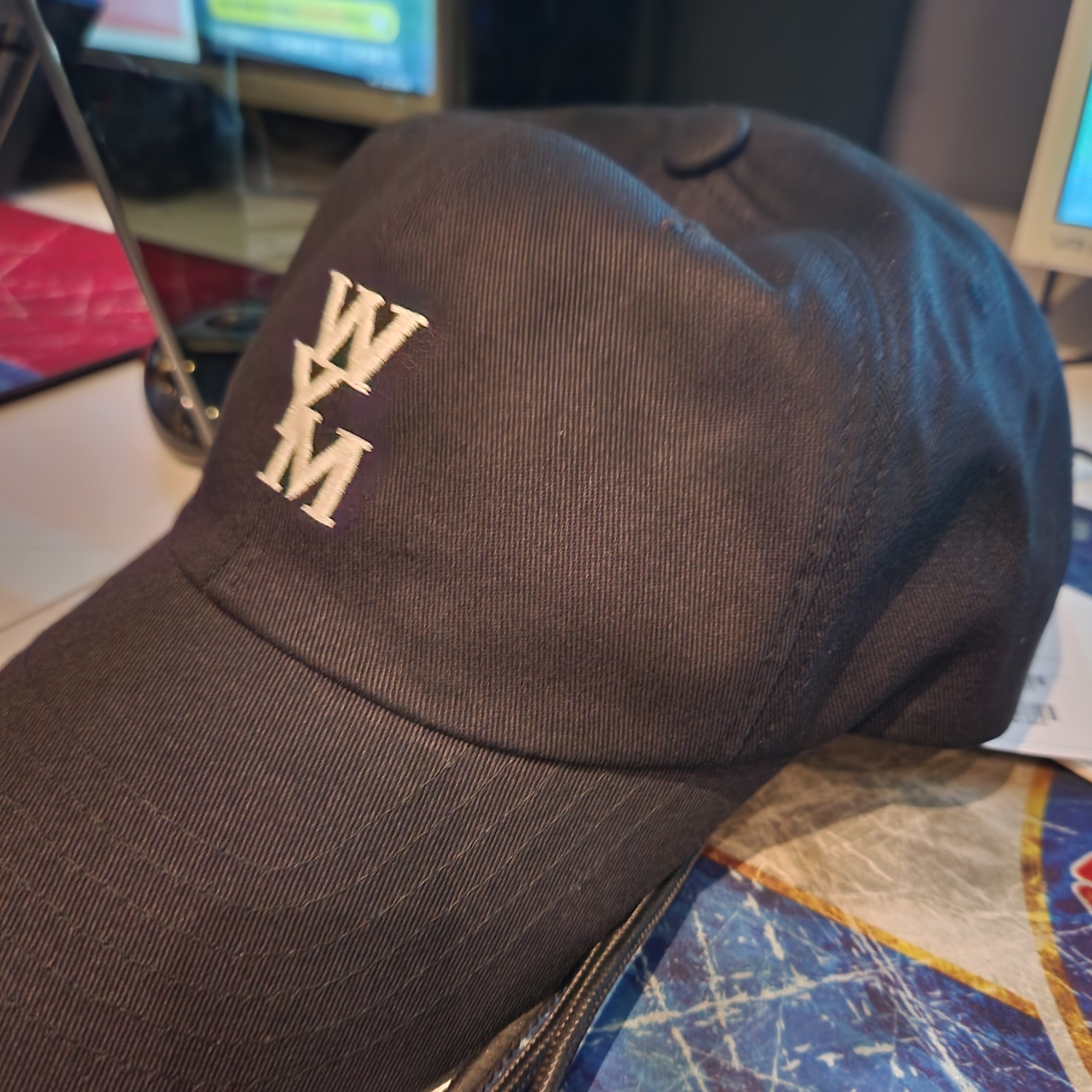 Wooyoungmi White Logo Ball Cap Black 착용 스타일