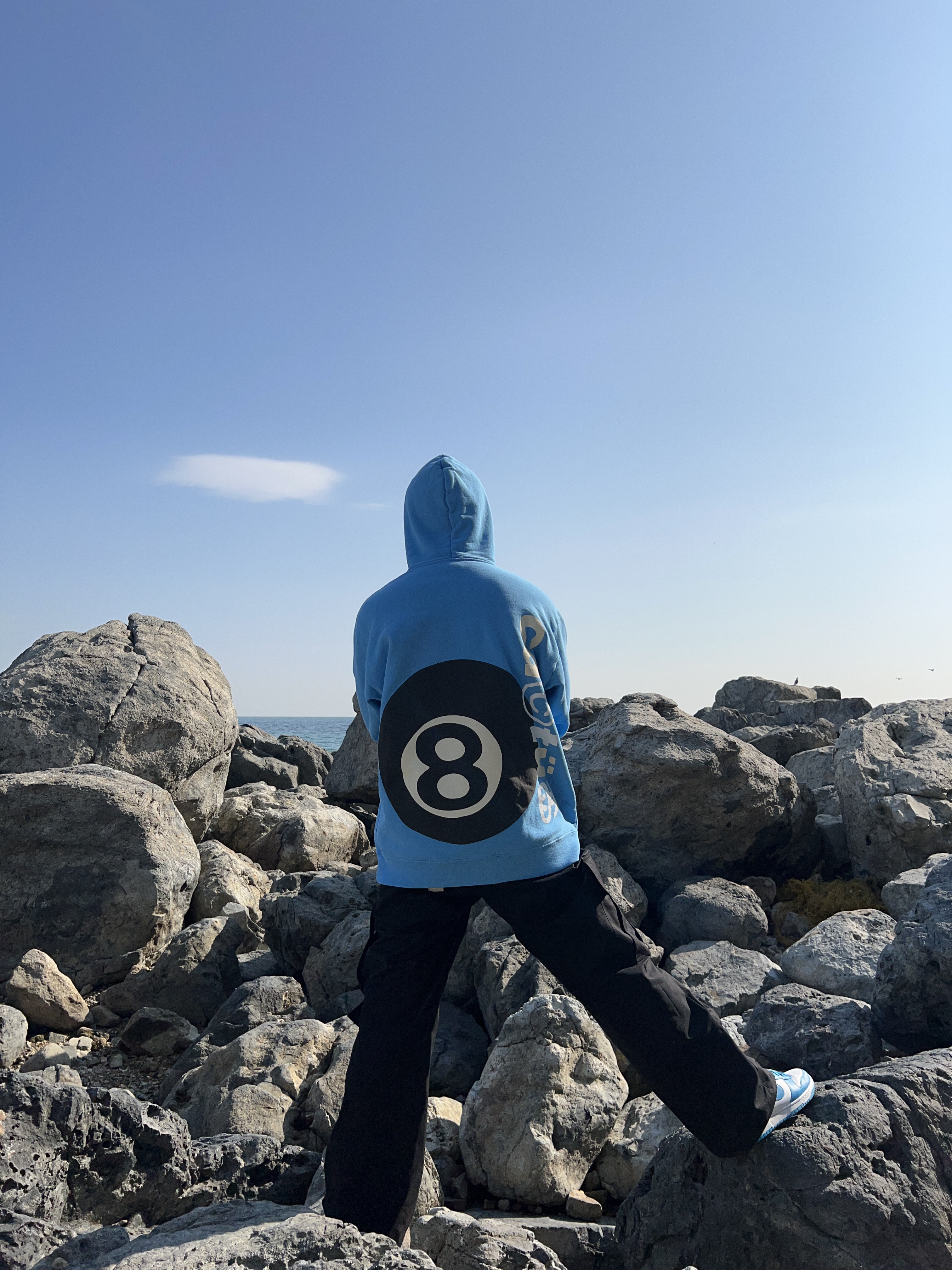 Stussy x Cactus Plant Flea Market 8 Ball Pigment Dyed Hoodie Blue, Stussy Basic Cuff Beanie Black 착용 스타일 - 2