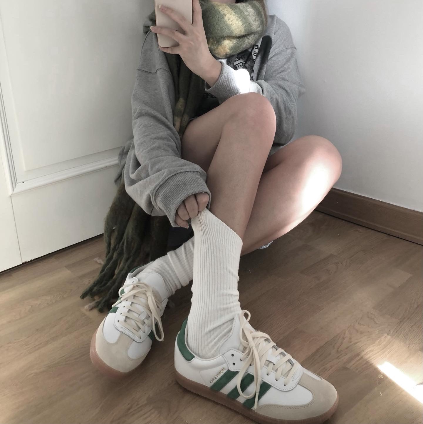 Adidas x Sporty & Rich Samba OG Cloud White Green 착용 스타일 - 1