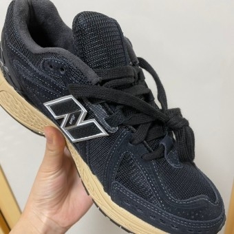 New Balance 1906R Black Taos Taupe 착용 스타일