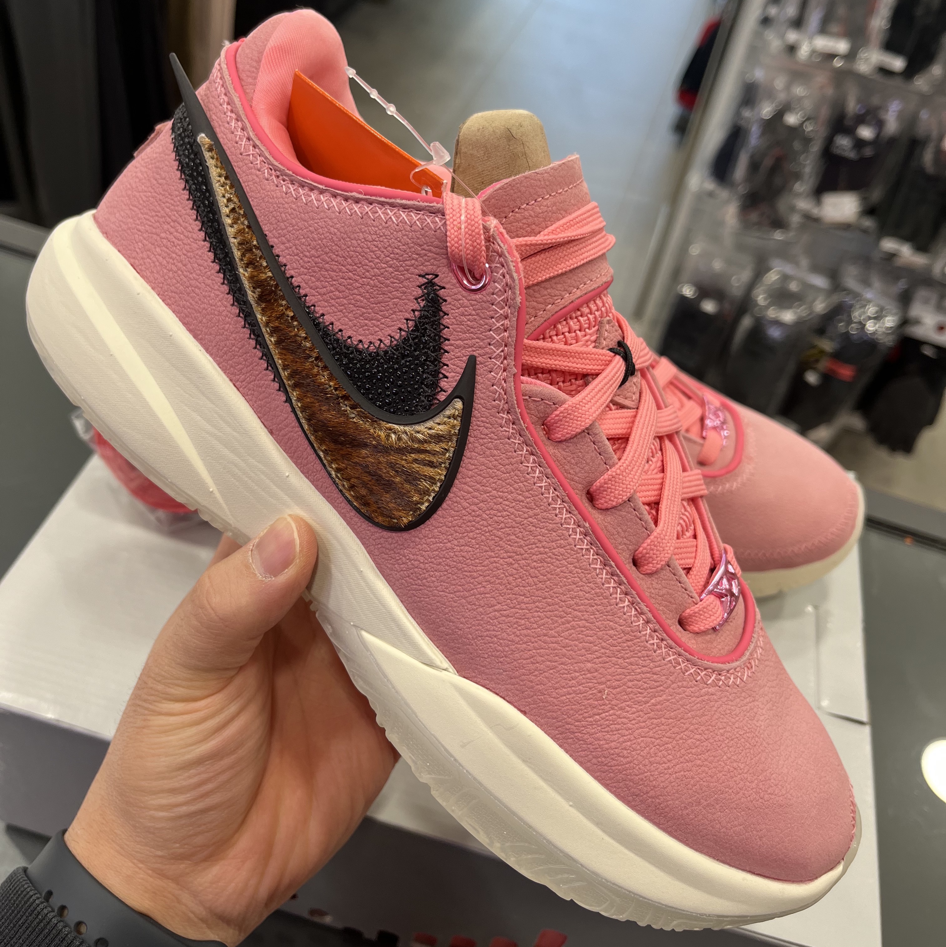 Nike LeBron XX NRG EP South Beast Multi Color, Nike LeBron XX South Beast Multi Color 착용 스타일 - 1