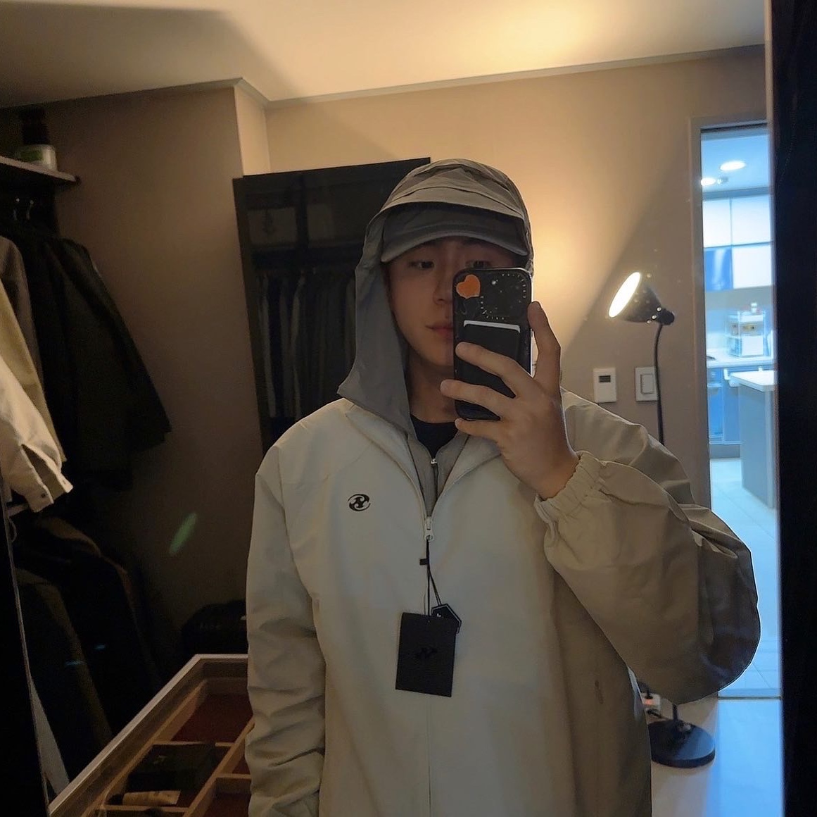 Sansan Gear Docking Jacket Ivory - 22FW, Sansan Gear Nylon Wing Cap Grey - 22FW 착용 스타일 - 1