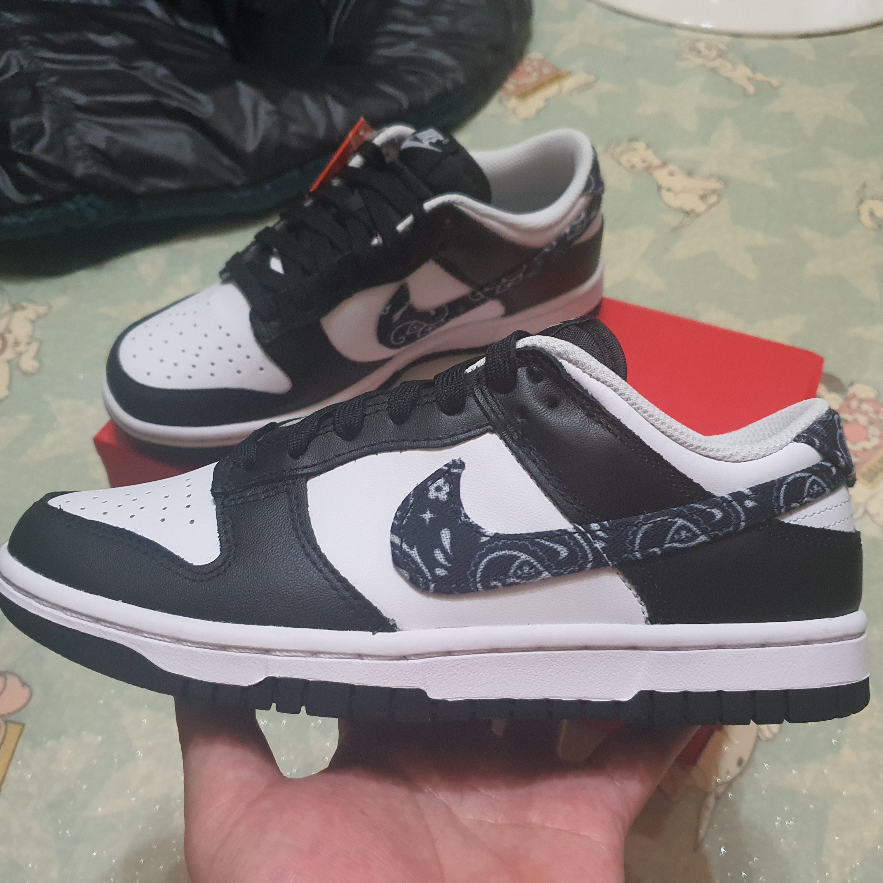 (W) Nike Dunk Low Essential Black Paisley 착용 스타일
