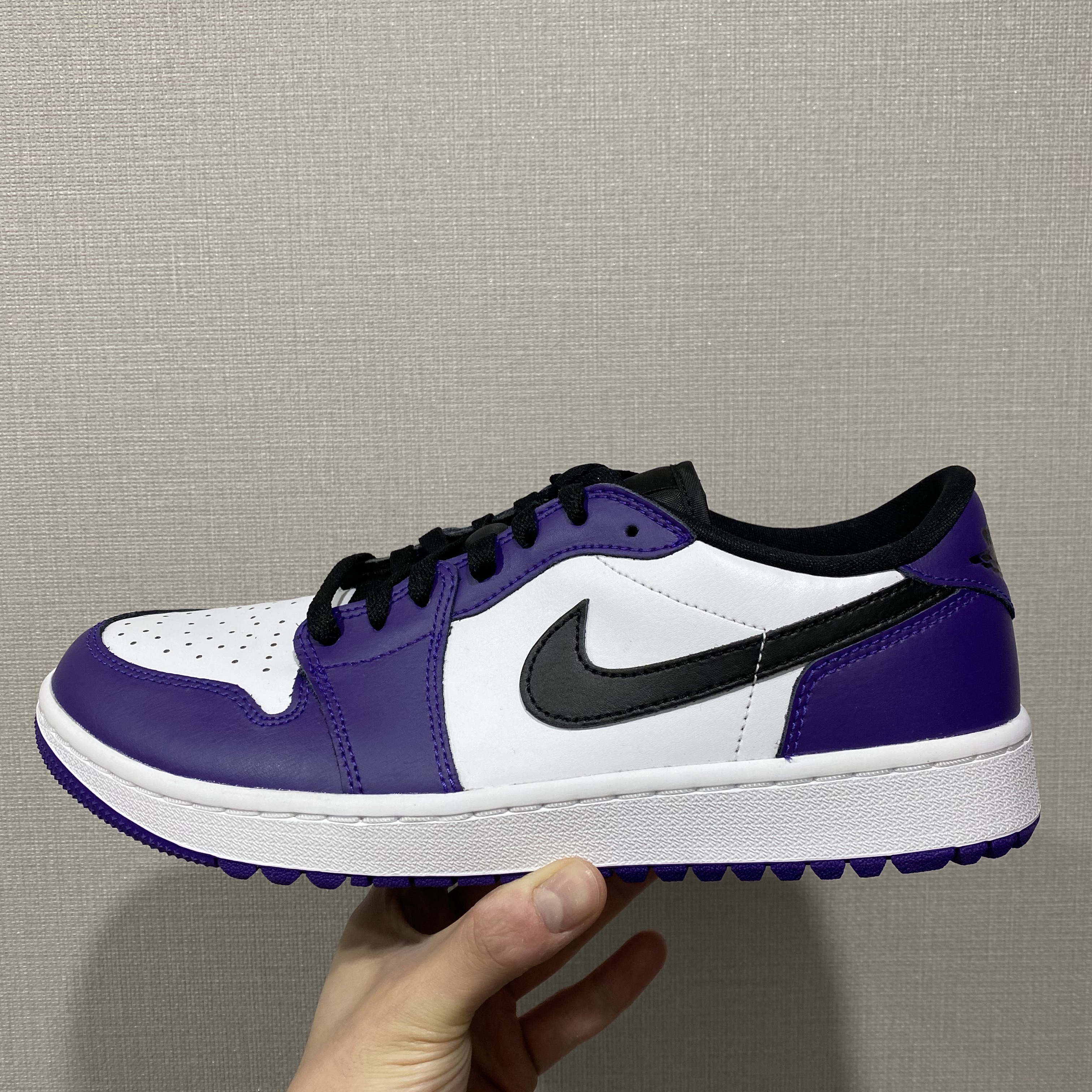 Jordan 1 Low Golf Court Purple 착용 스타일 - 1