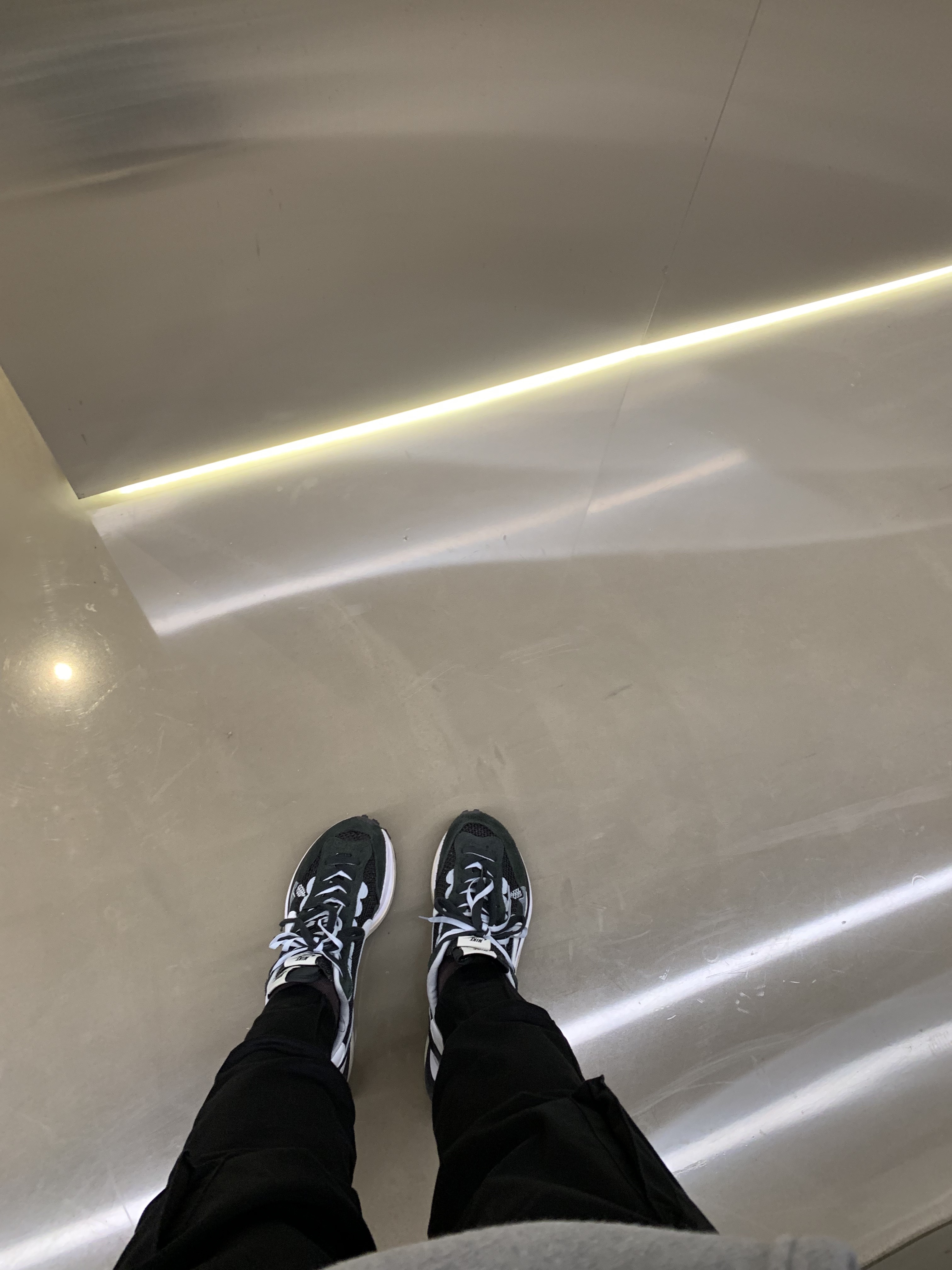 Nike x Sacai VaporWaffle Black White 착용 스타일