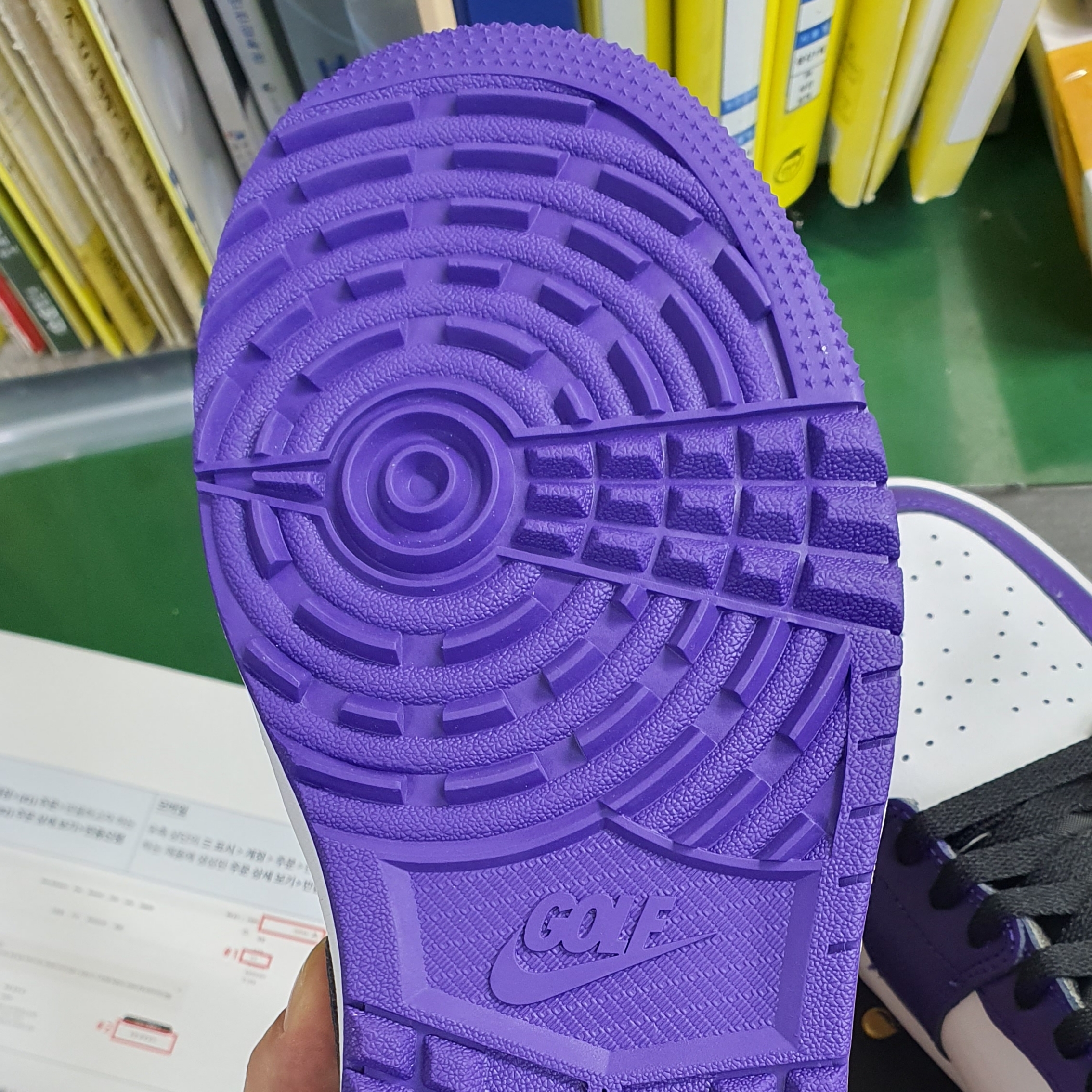 Jordan 1 Low Golf Court Purple 착용 스타일 - 5