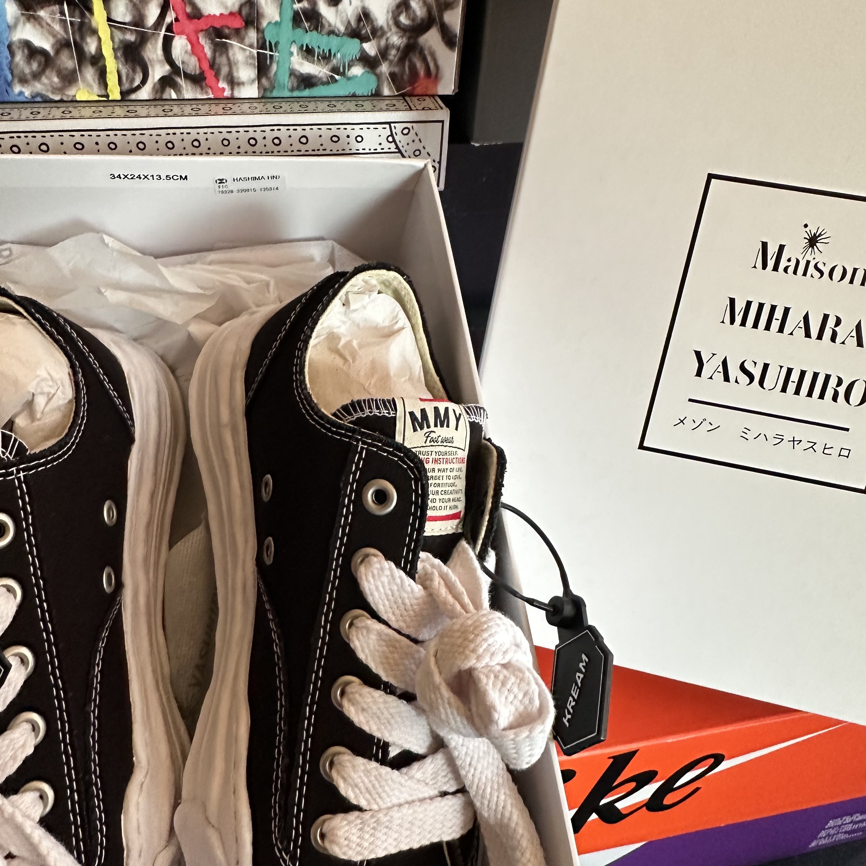 Maison Mihara Yasuhiro Hank OG Sole Canvas Low-top Sneakers Black 착용 스타일