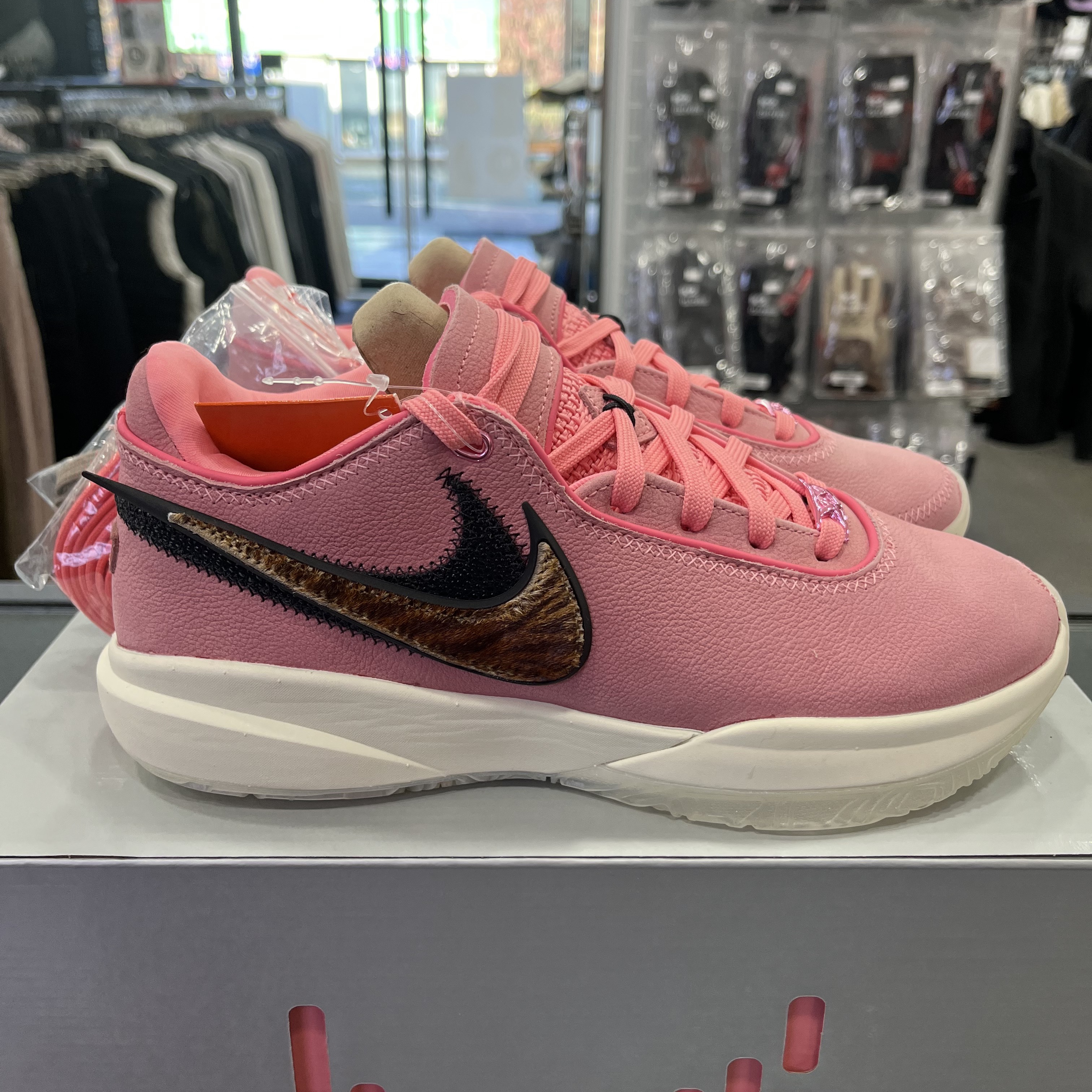 Nike LeBron XX NRG EP South Beast Multi Color, Nike LeBron XX South Beast Multi Color 착용 스타일 - 2