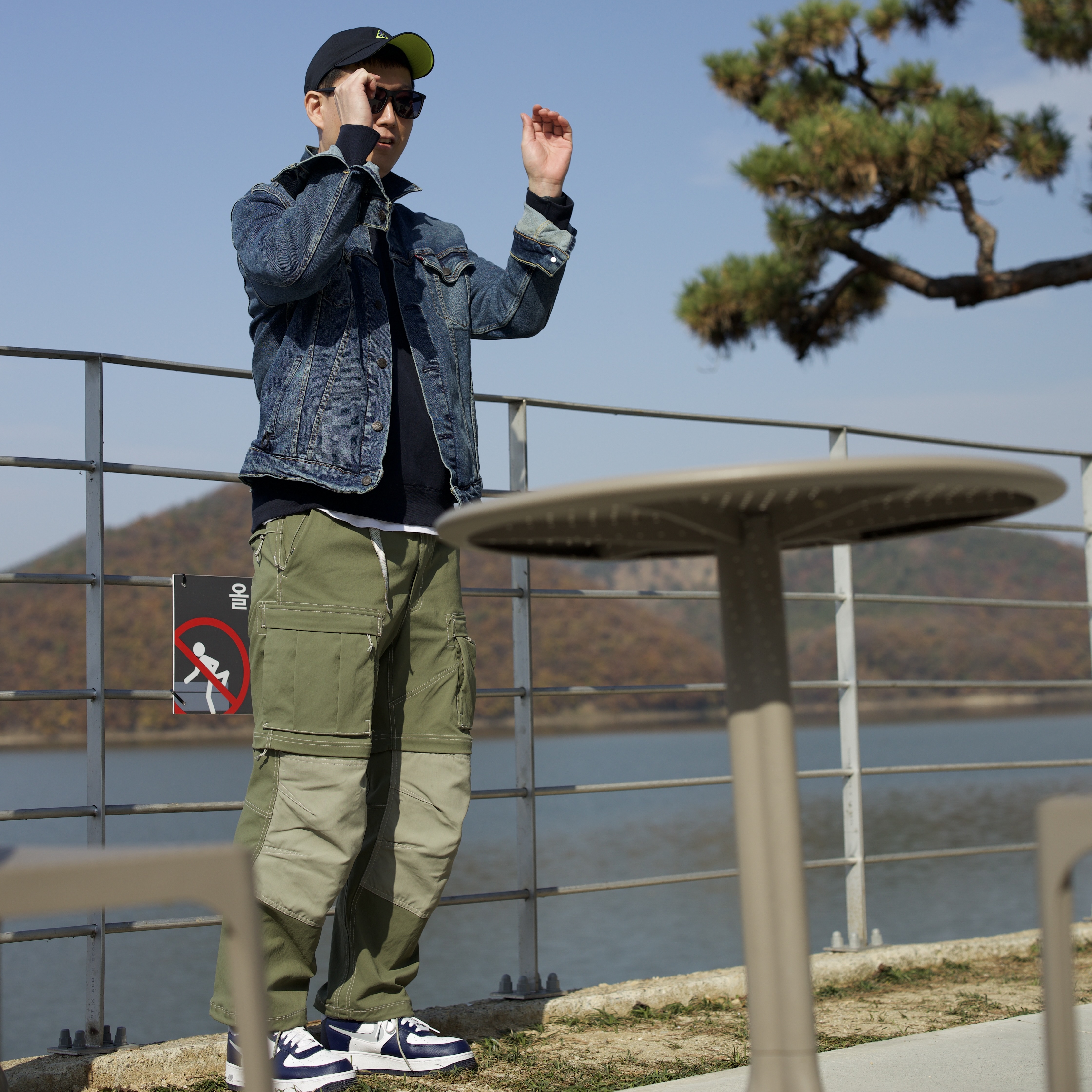 Nike ACG Smith Summit Cargo Pants Medium Olive - Asia, Nike Air Force 1 '07 Cut Out Swoosh Midnight Navy 착용 스타일