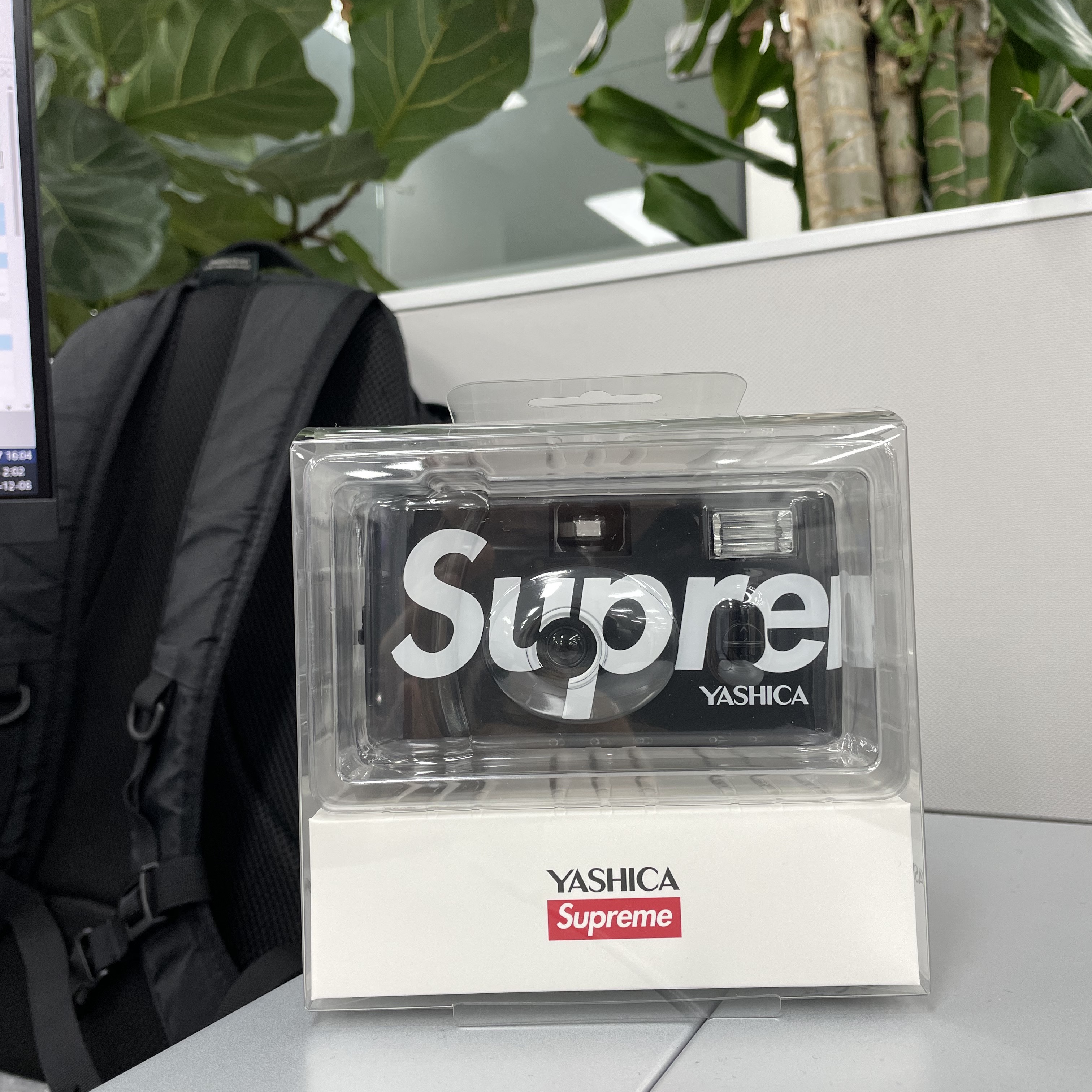 Supreme Yashica MF-1 Camera Black - 21SS 착용 스타일