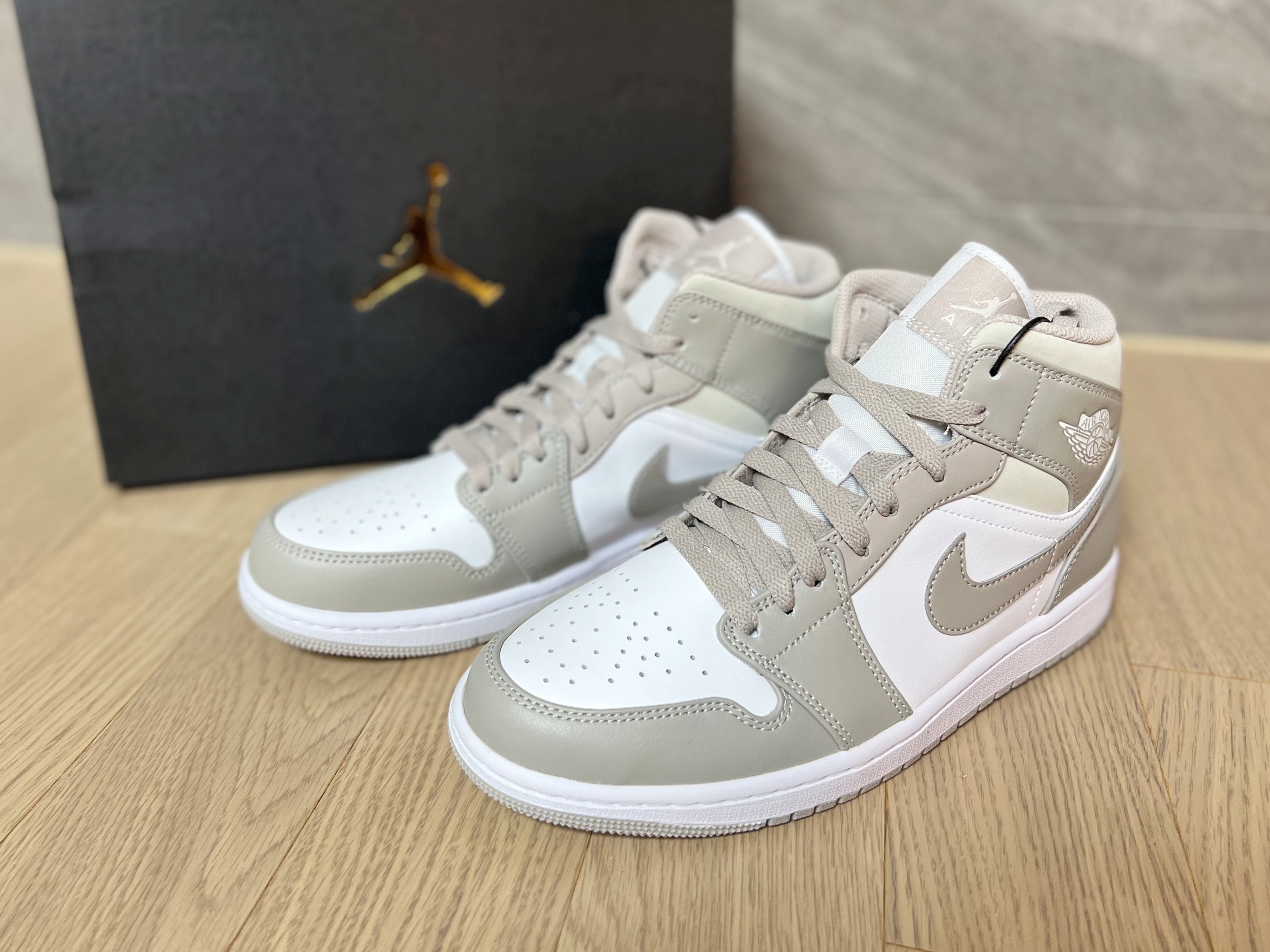 Jordan 1 Mid College Grey 착용 스타일 - 4