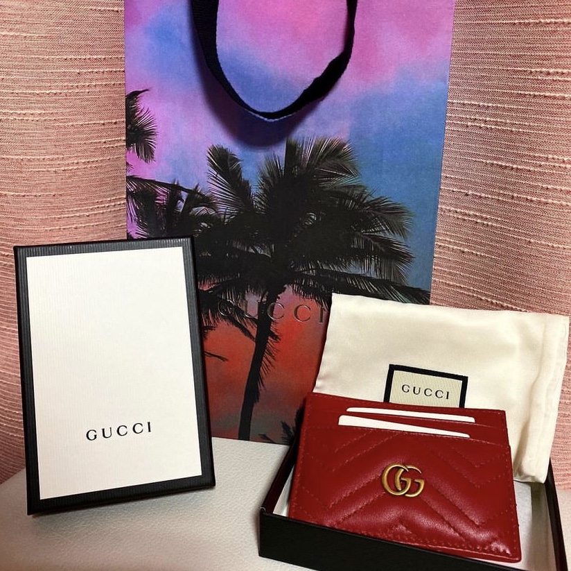 Gucci GG Marmont Card Case Red 착용 스타일