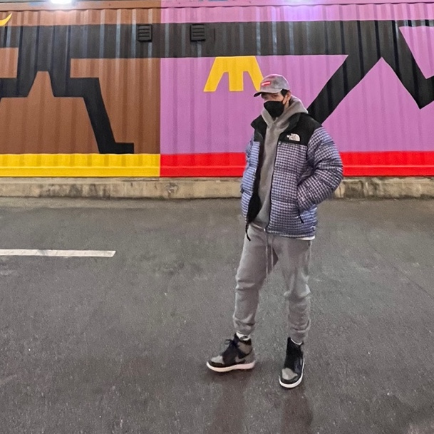 Supreme Washed Chino Twill Camp Cap Multi-Color - 21SS, Supreme x The North Face Studded Nuptse Jacket Royal - 21SS 착용 스타일