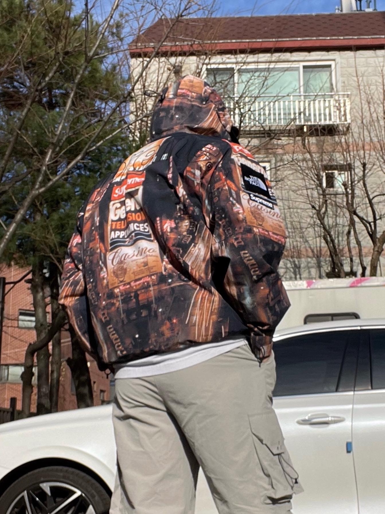 Supreme x The North Face Taped Seam Shell Jacket Times Square - 22FW, Jordan 1 Retro High OG Black Mocha 착용 스타일 - 5
