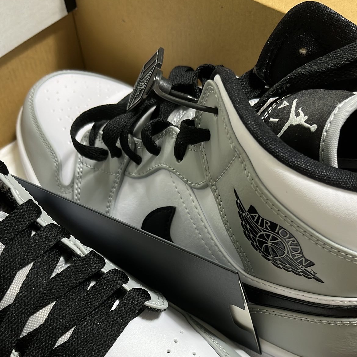 Jordan 1 Mid Light Smoke Grey 착용 스타일