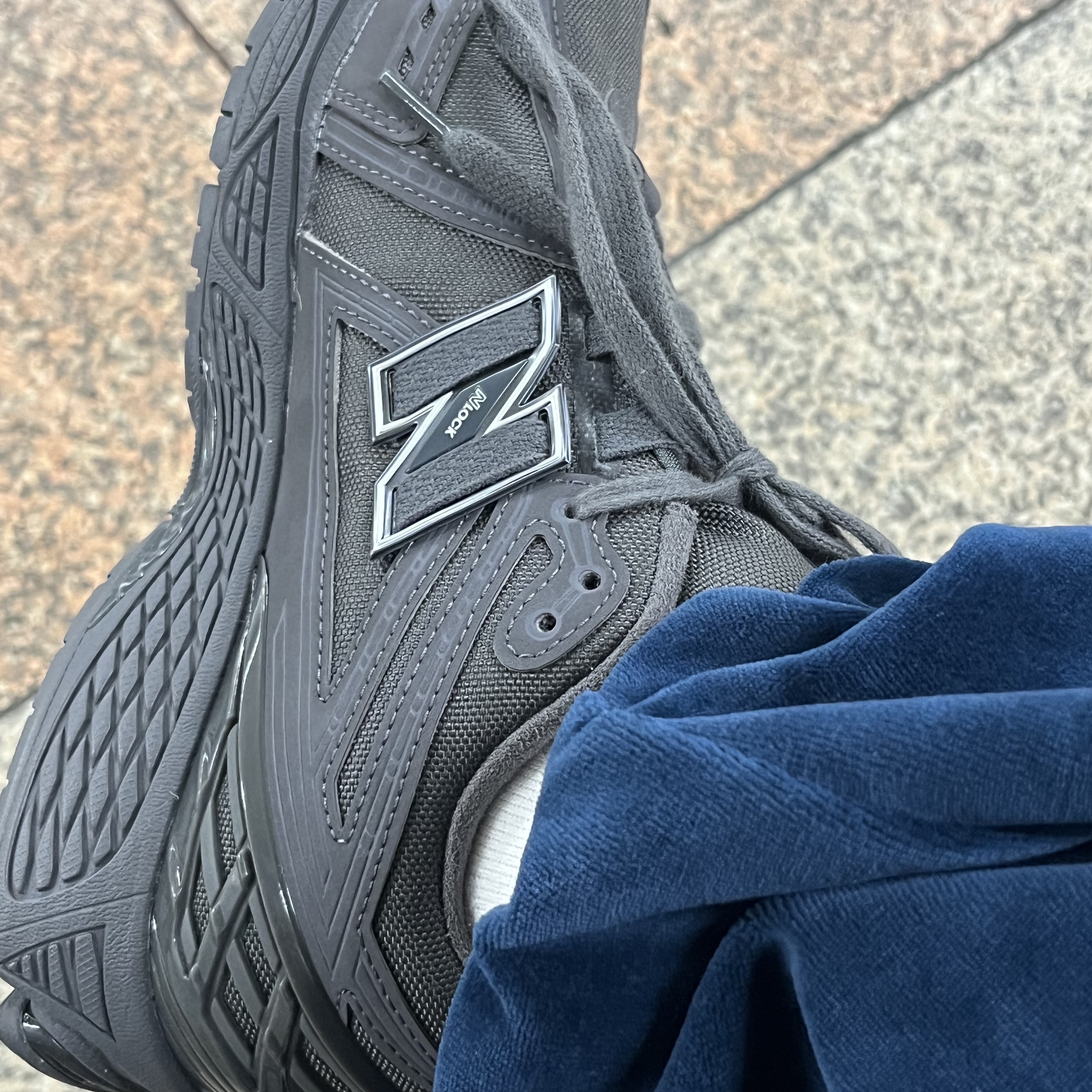 New Balance 1906R Grey Brown 착용 스타일